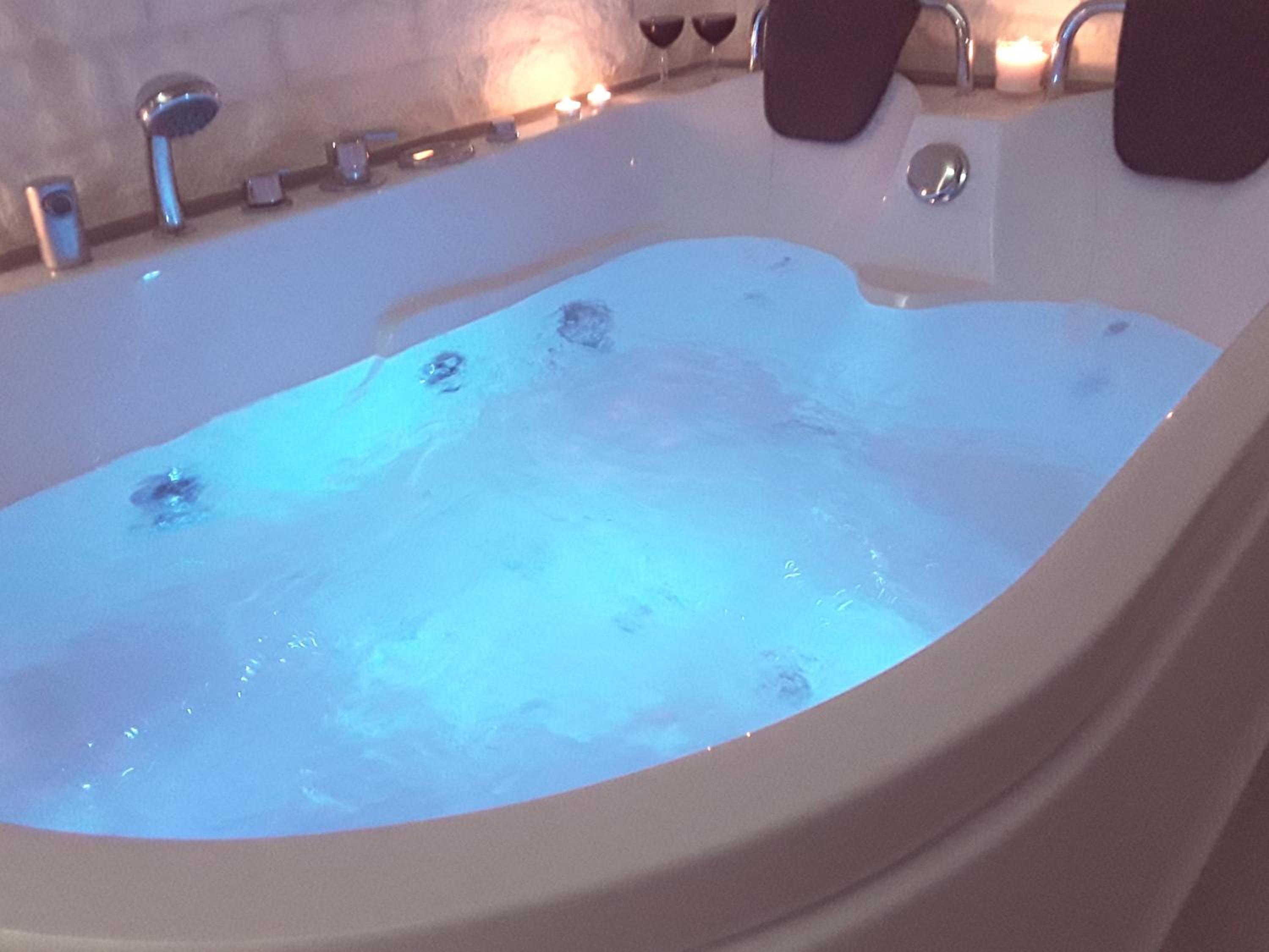 Deluxe Double or Twin Room with Spa Bath - Photo 10