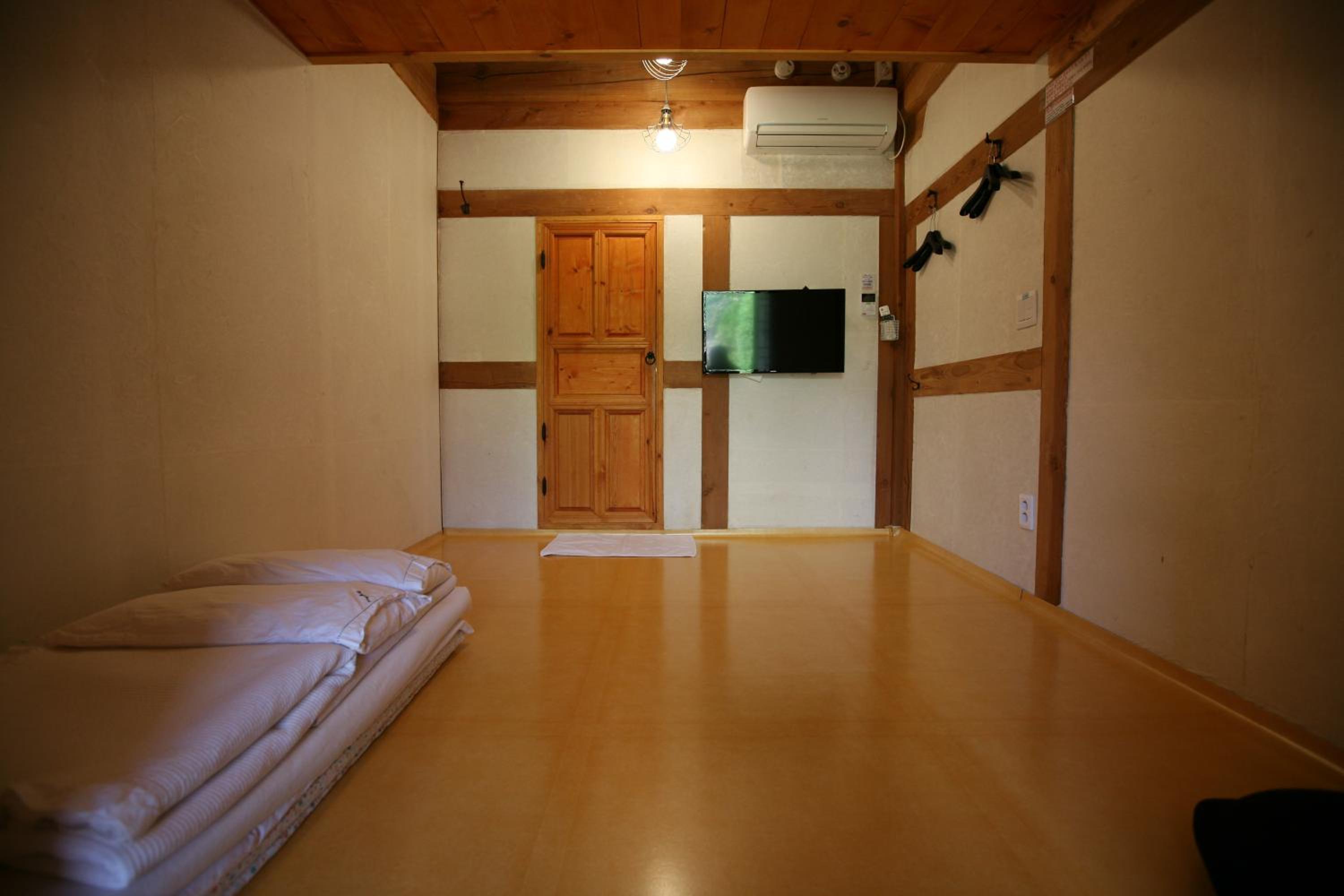 Korean-Style Duplex Studio photo 2