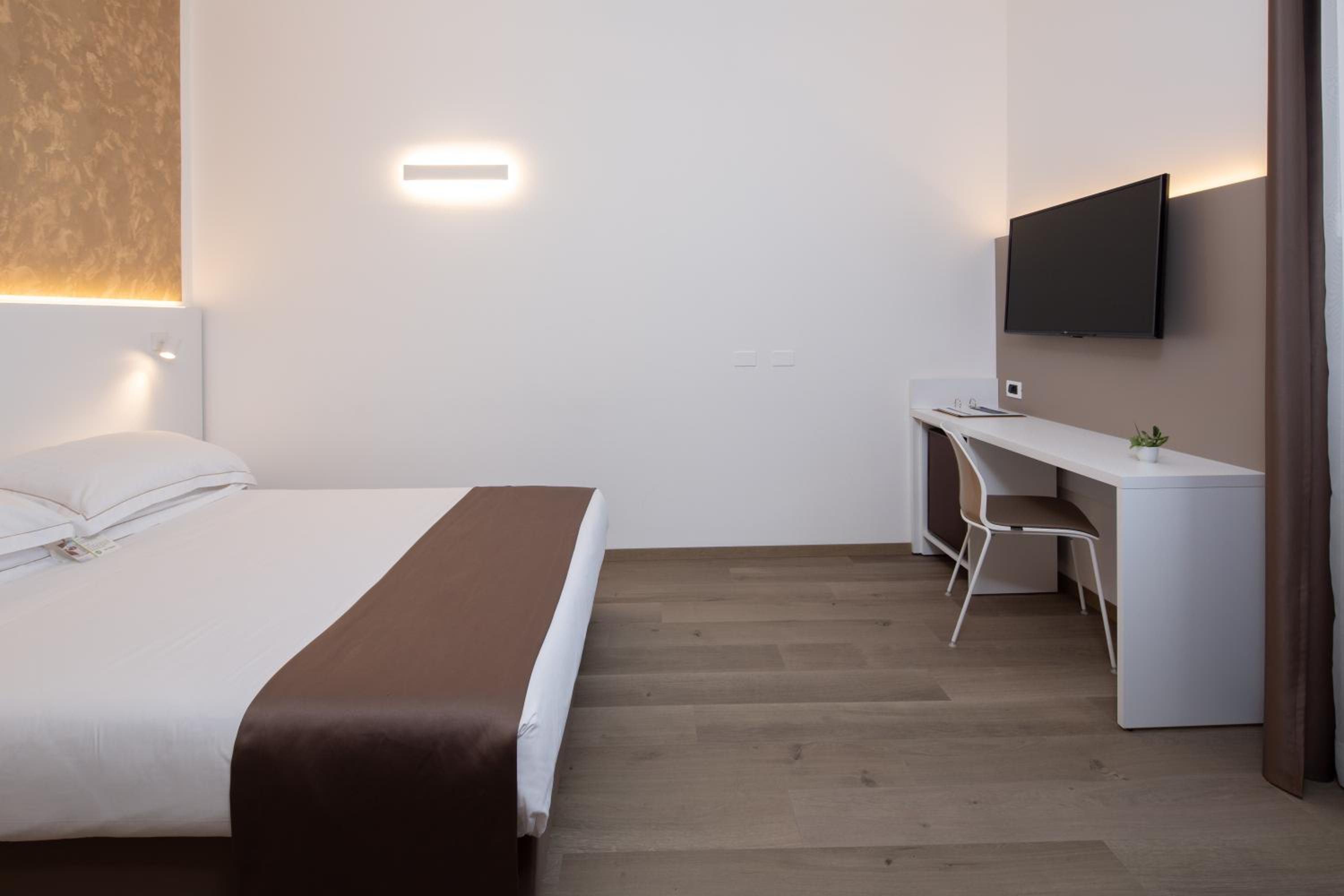 Business Queen Room - Photo 7