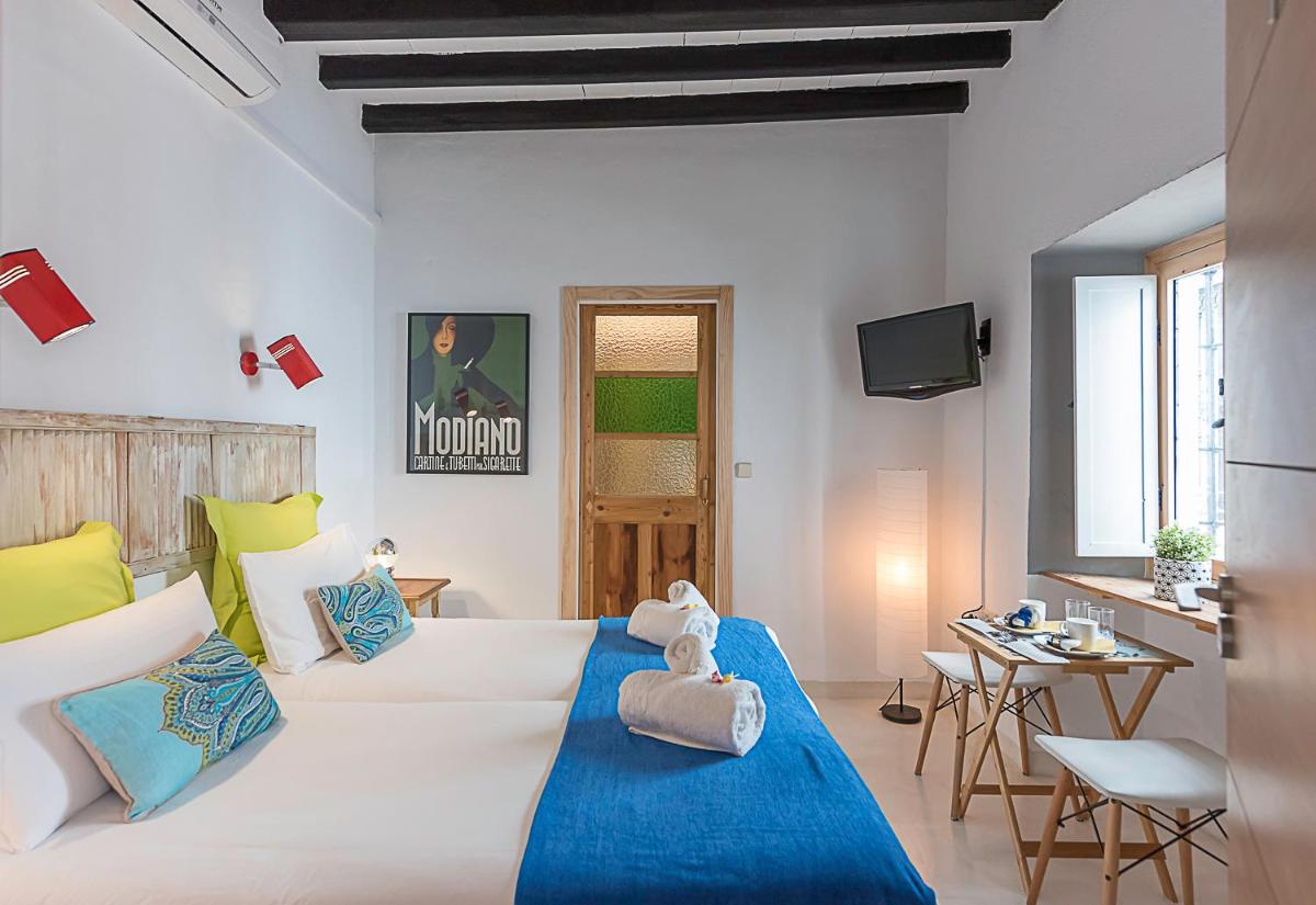 Twin Room with Private Bathroom