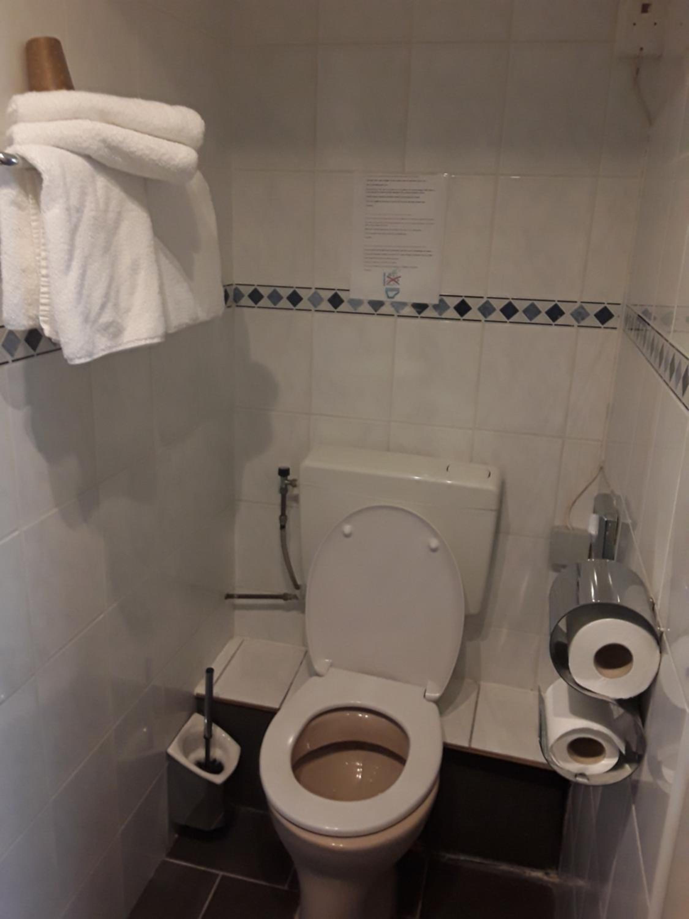 Standard Twin Room - Photo 6
