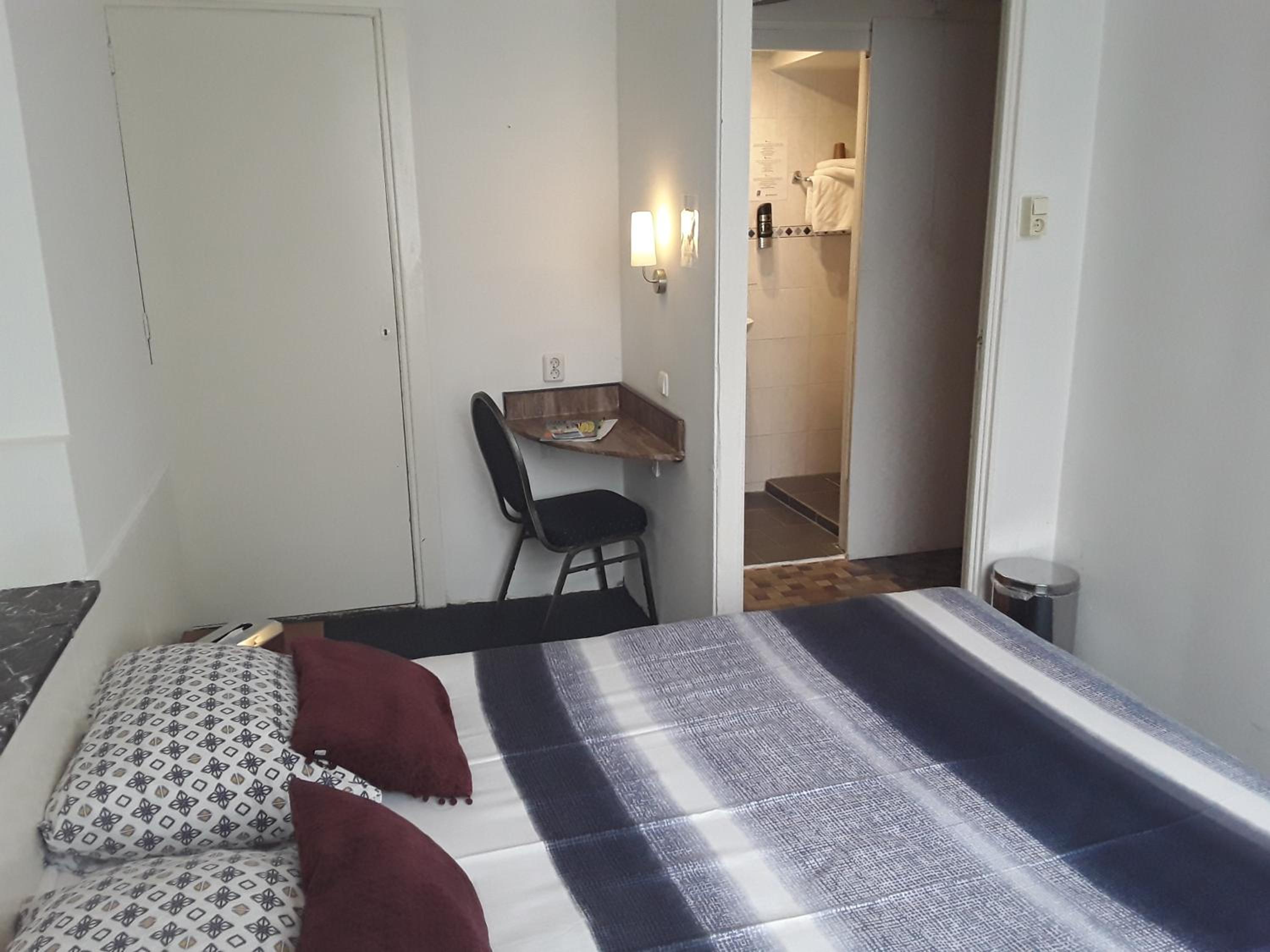 Standard Twin Room - Photo 2
