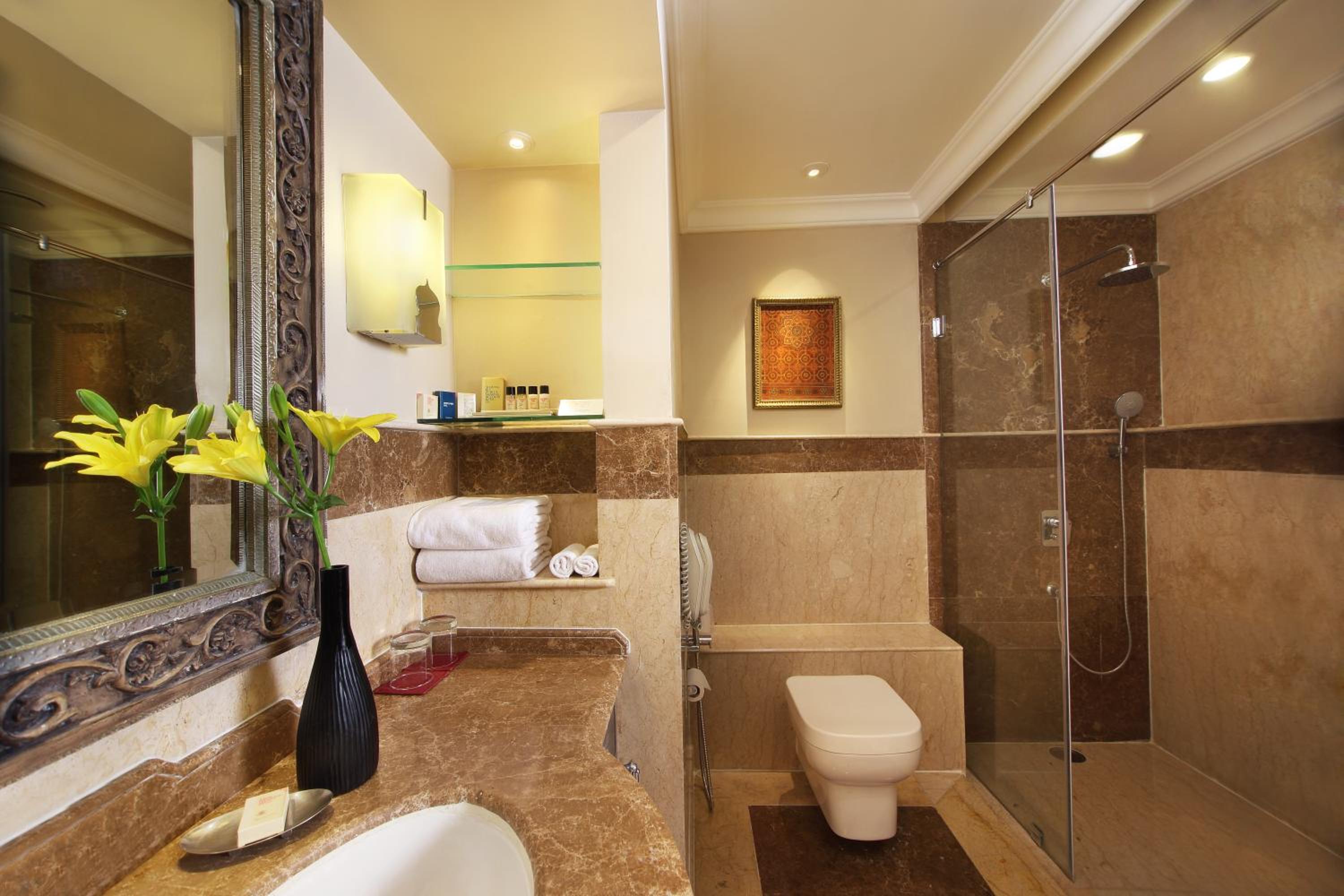 Luxury Room Garden View King Bed - Photo 5