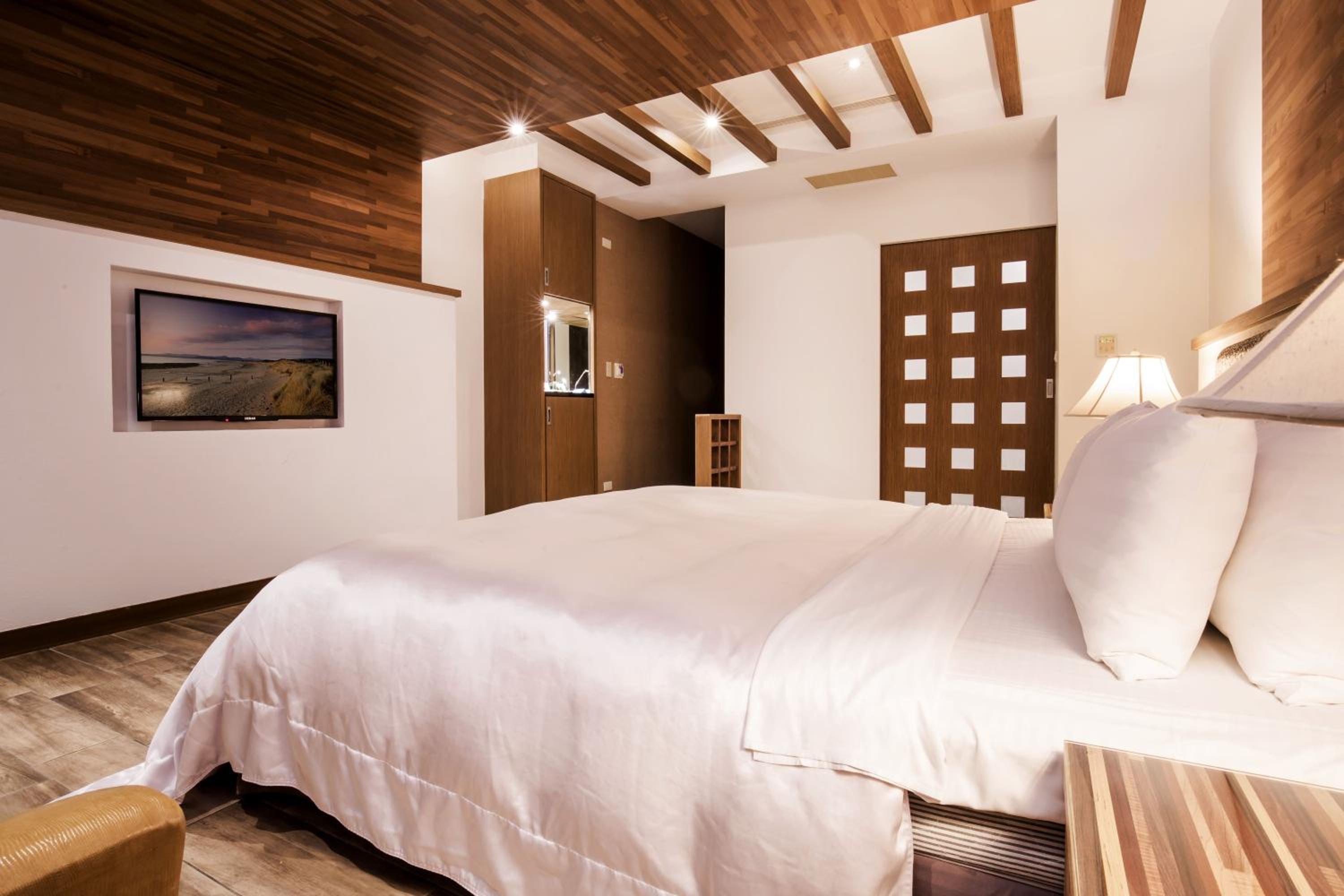 Double Room with Garage- Check in after 20:00 on Weekend - Photo 19
