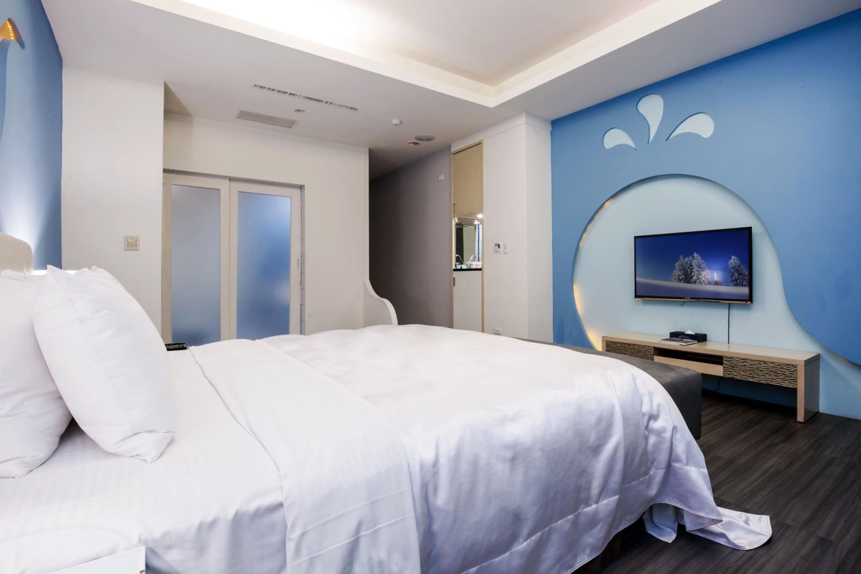 Double Room with Garage- Check in after 20:00 on Weekend - Photo 30