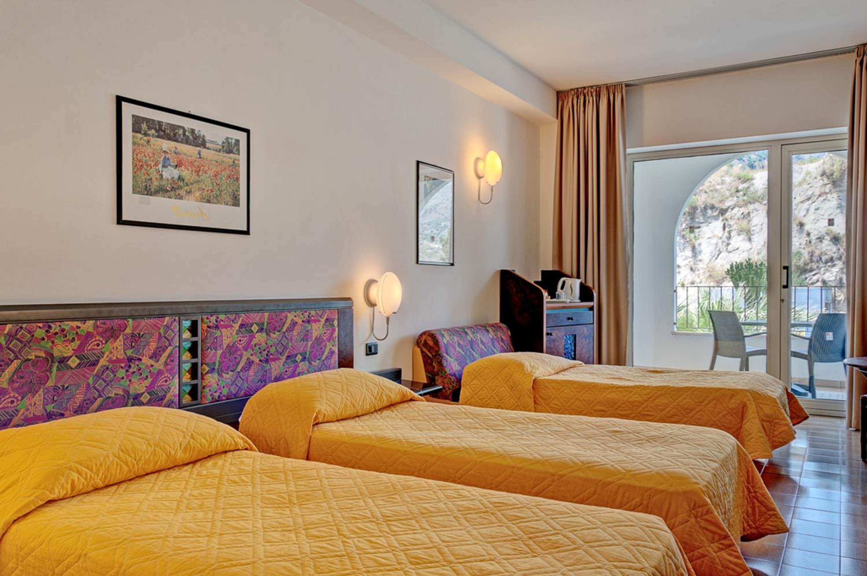 Economy Triple Room - Photo 1