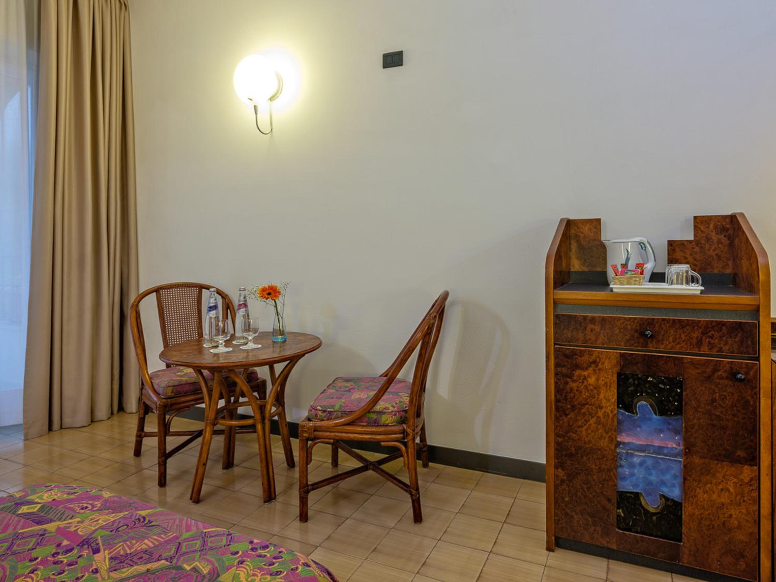 Double or Twin Room with Balcony and Sea View - Photo 8