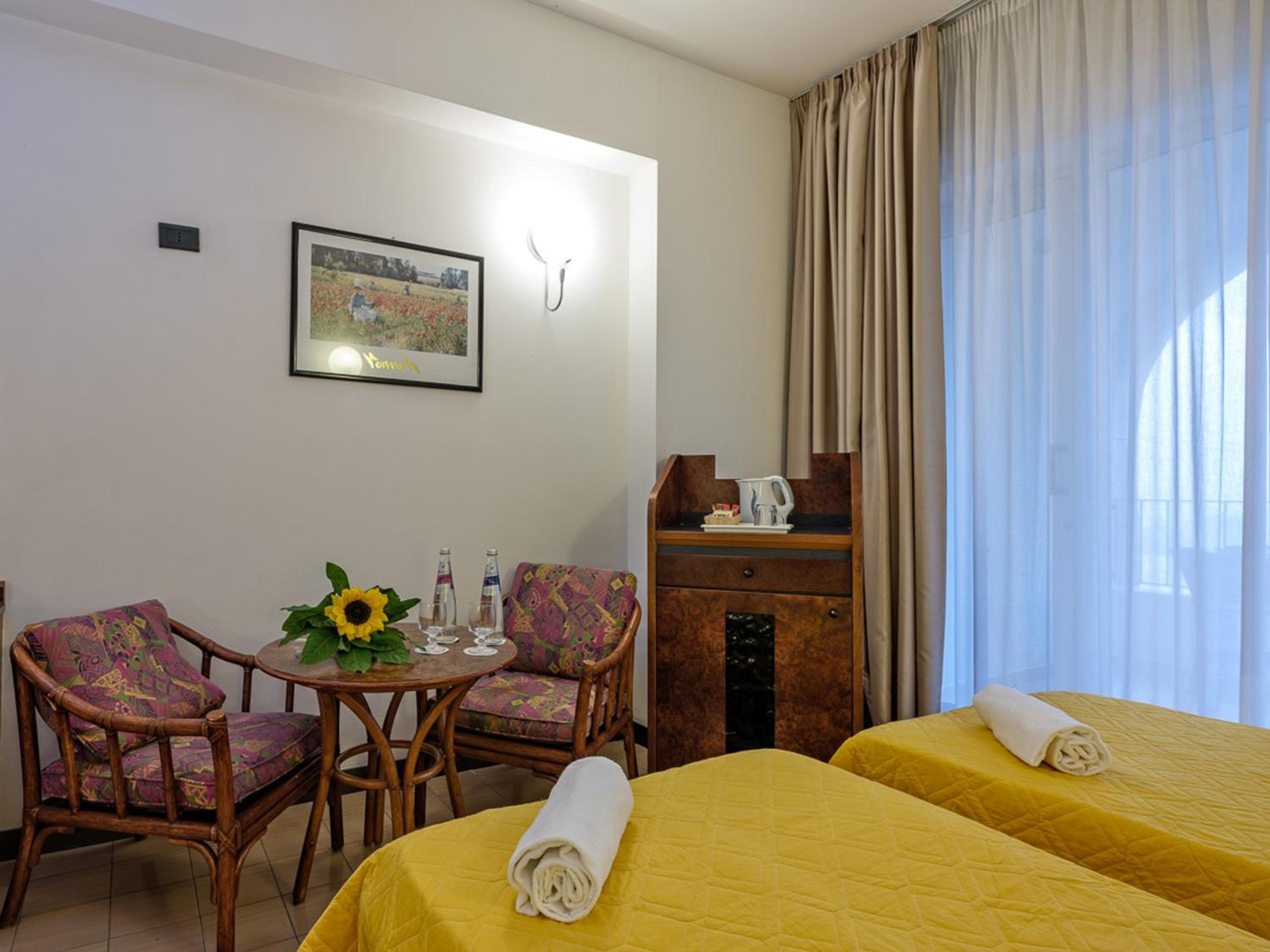 Double or Twin Room with Balcony and Sea View - Photo 7