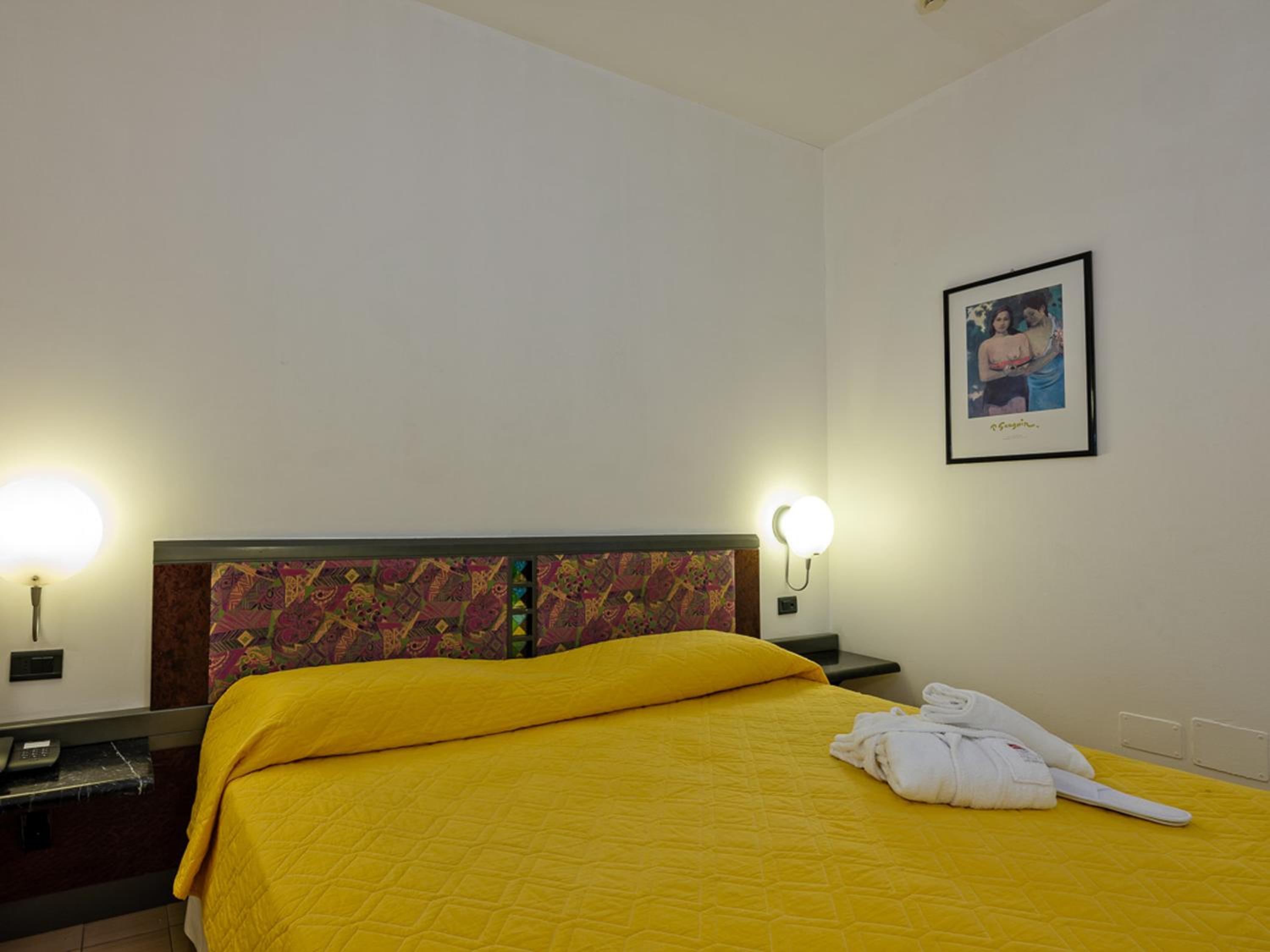 Double or Twin Room with Balcony and Sea View - Photo 6