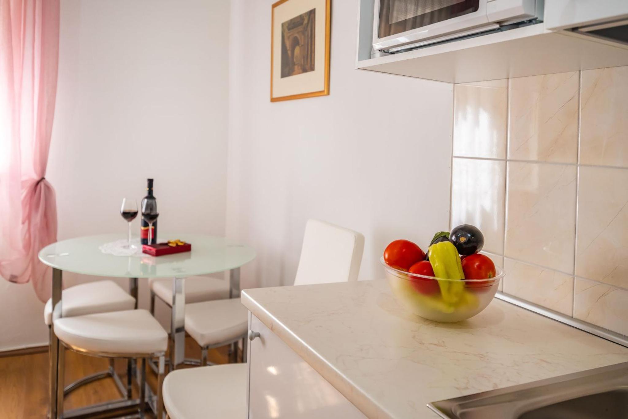 One-Bedroom Apartment - Photo 11
