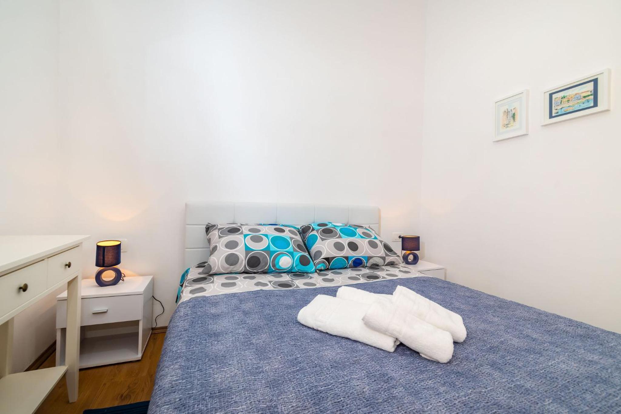 One-Bedroom Apartment - Photo 9