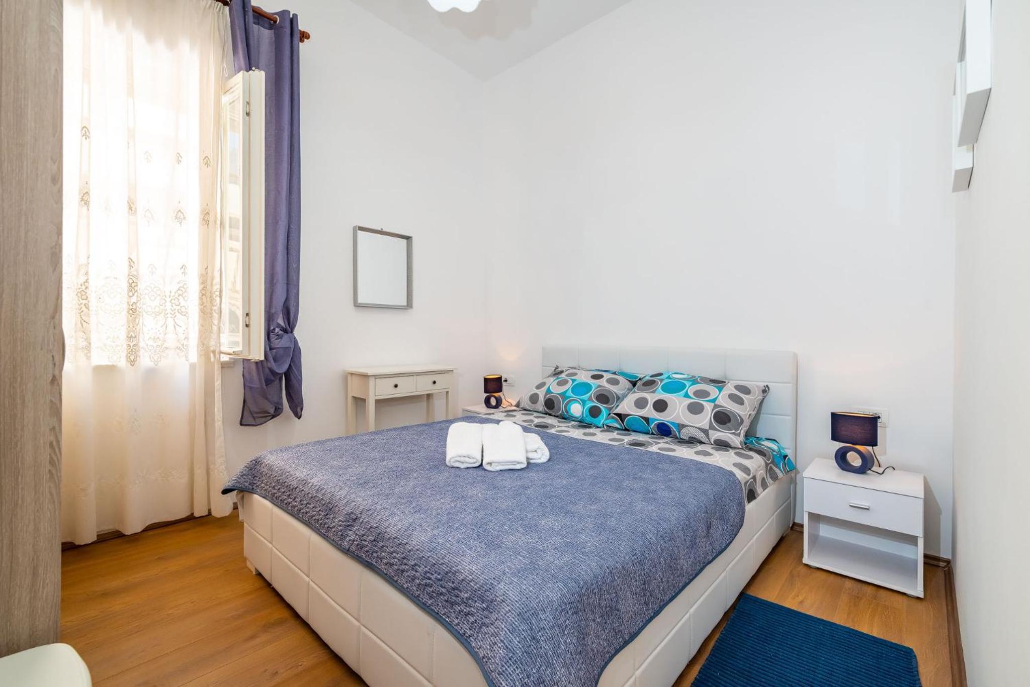 One-Bedroom Apartment - Photo 8