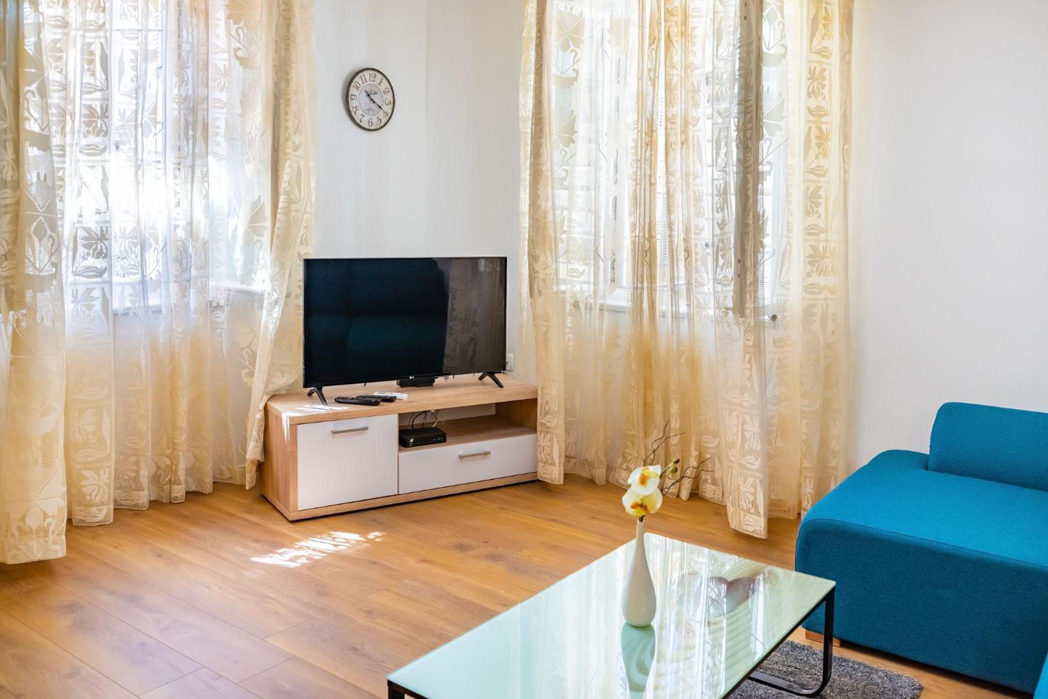 One-Bedroom Apartment - Photo 4