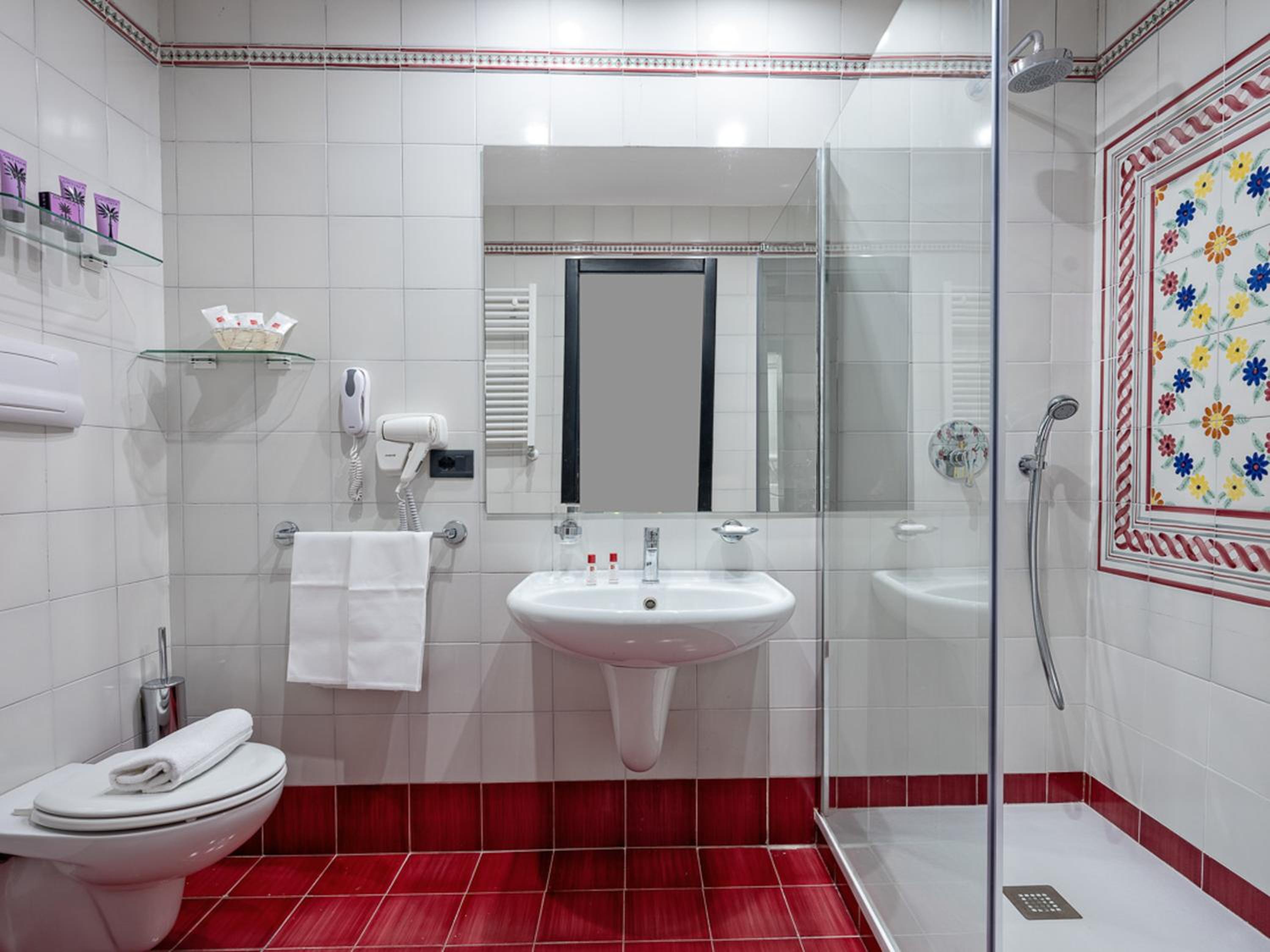 Double or Twin Room with Terrace and Sea View - Photo 9