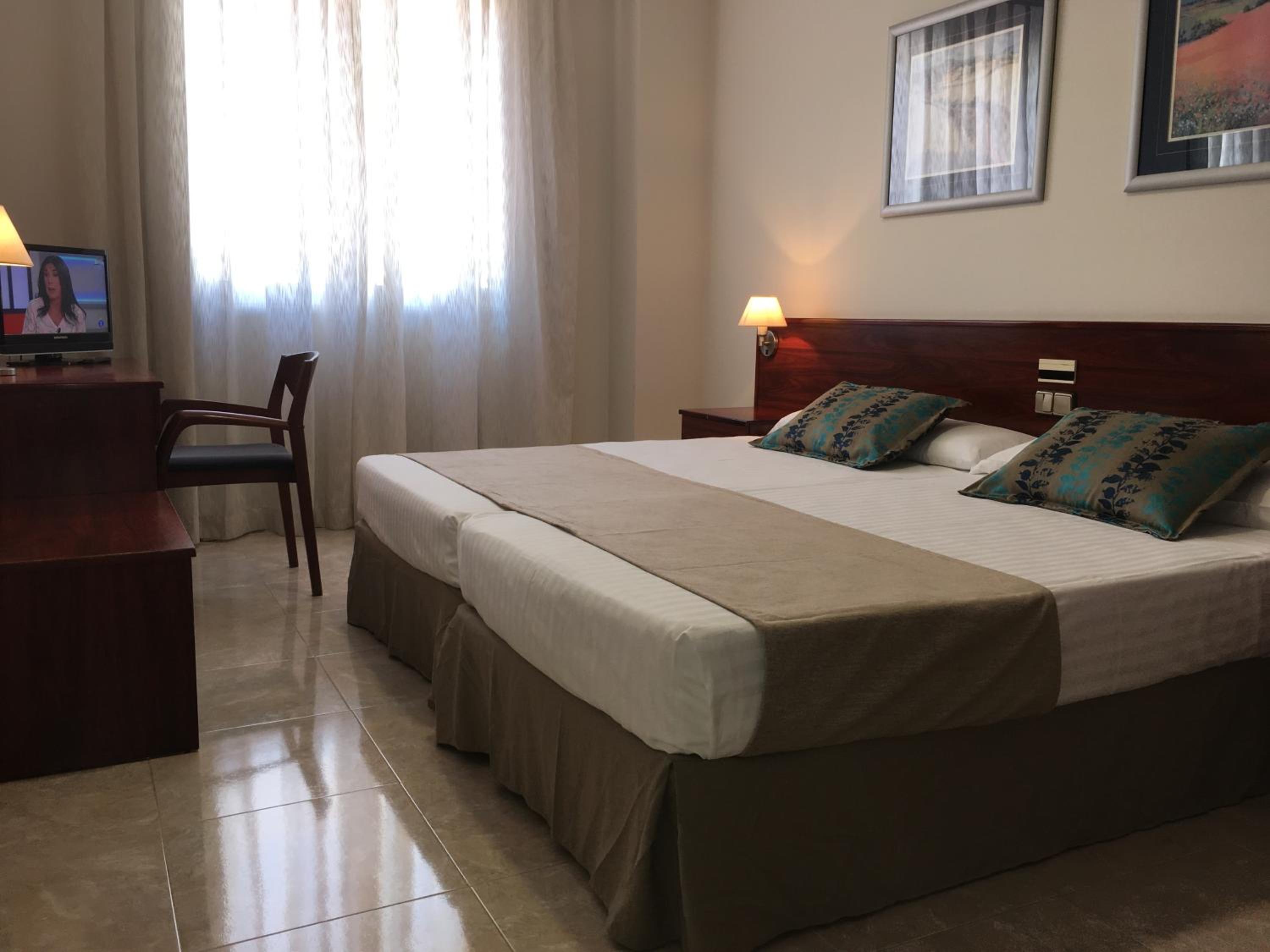Double or Twin Room - Photo 2
