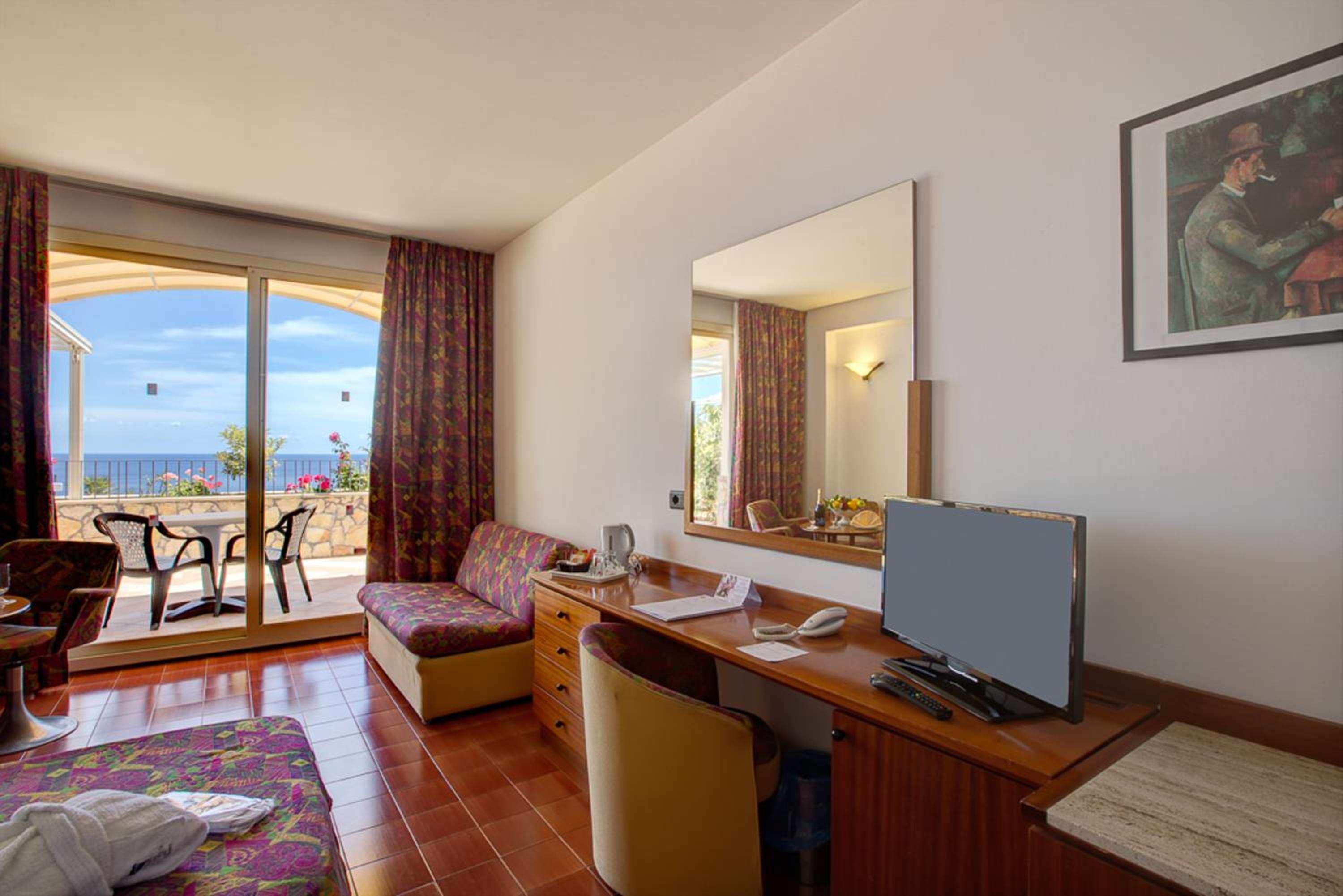 Double or Twin Room with Terrace and Sea View - Photo 1