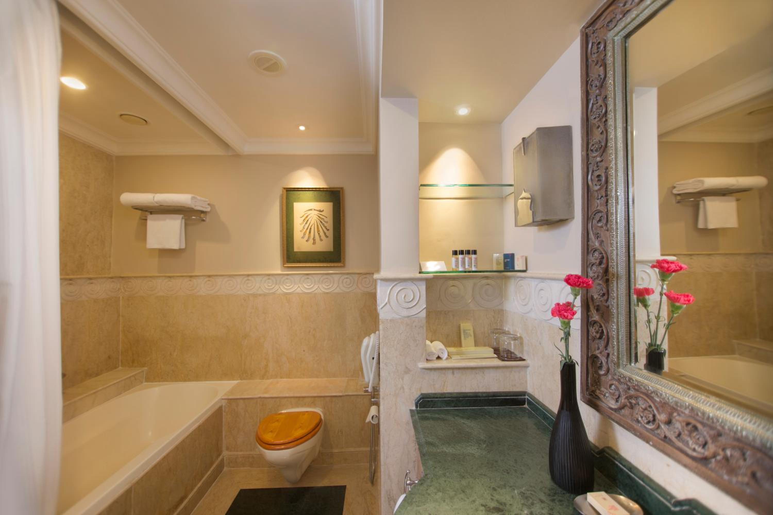 Luxury Room Garden View Twin Bed - Photo 6