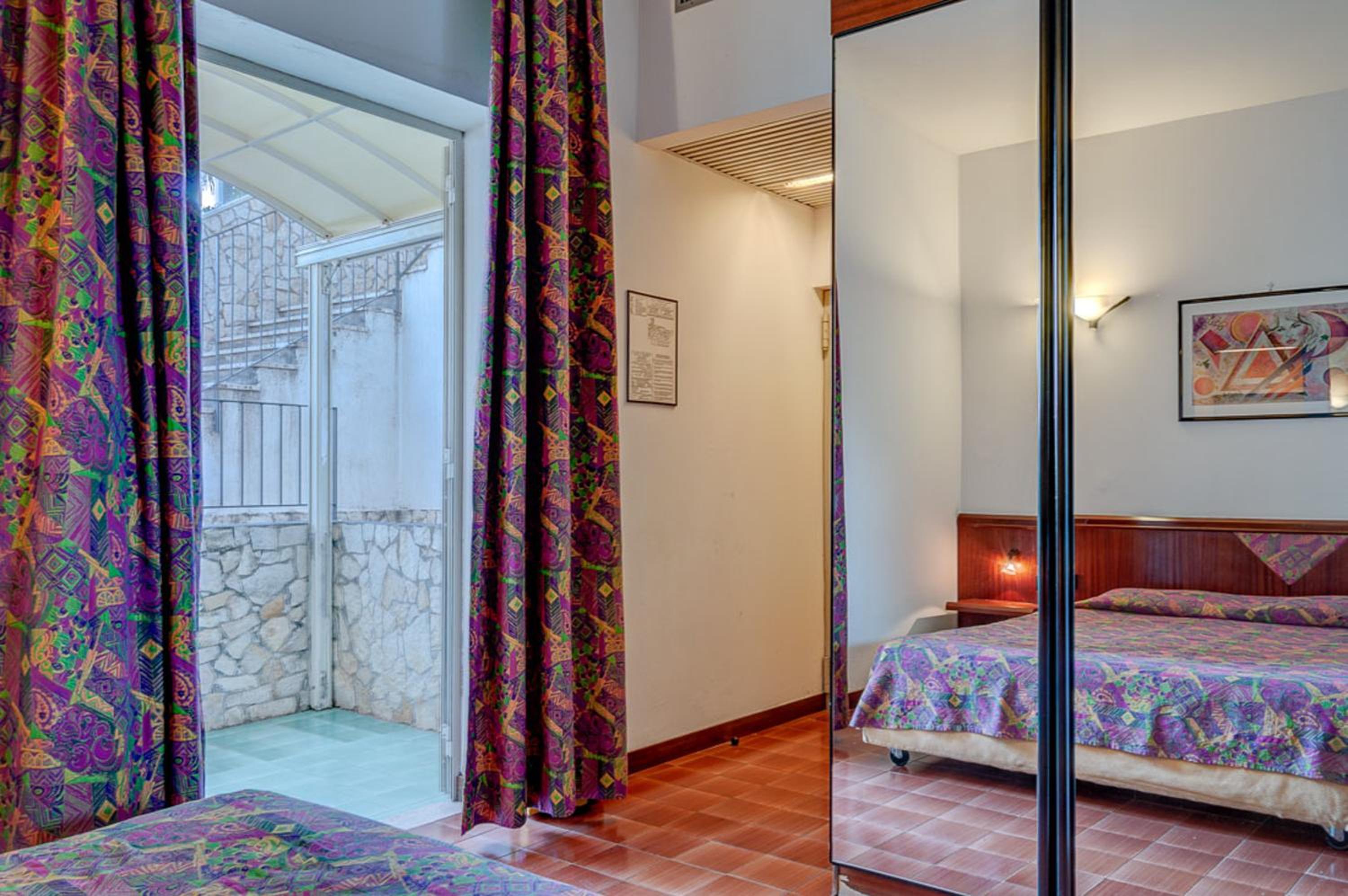 Standard Double or Twin Room with Terrace - Photo 3