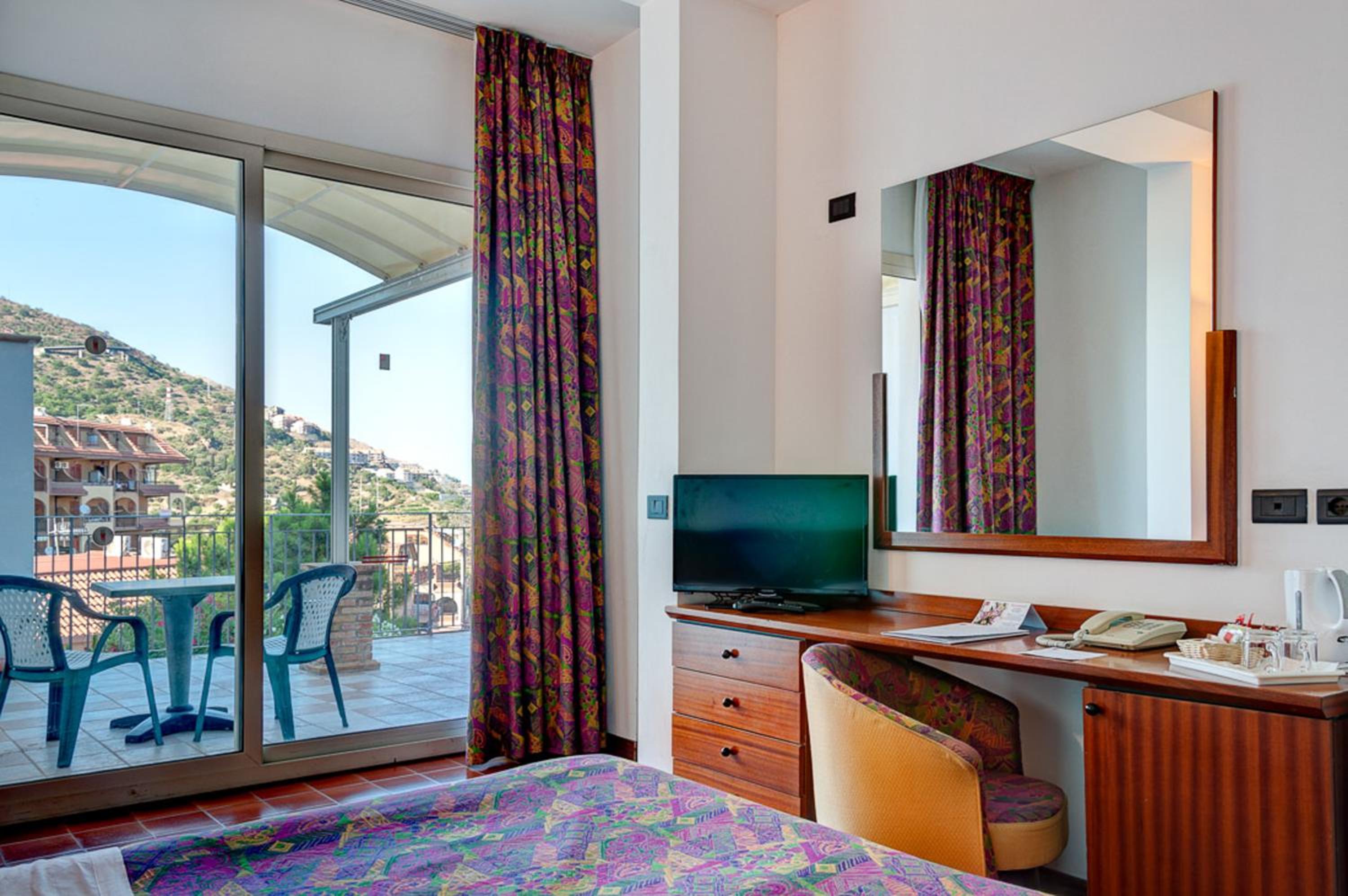 Standard Double or Twin Room with Terrace - Photo 2