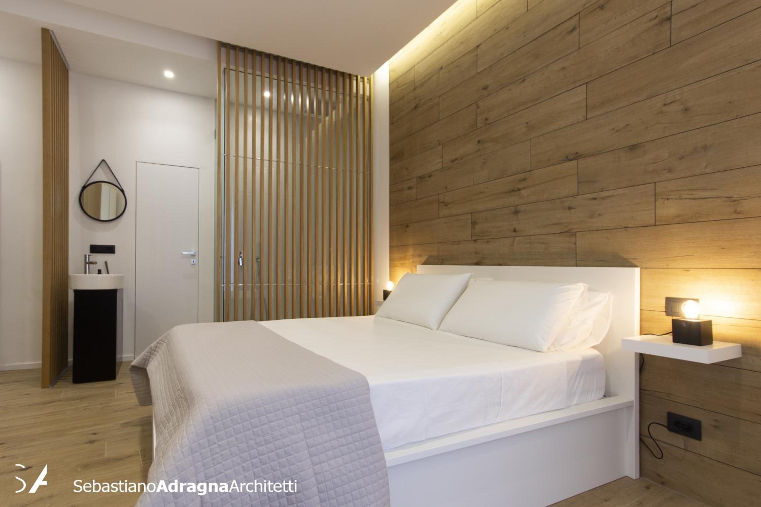 Deluxe Double Room with Balcony - Photo 3
