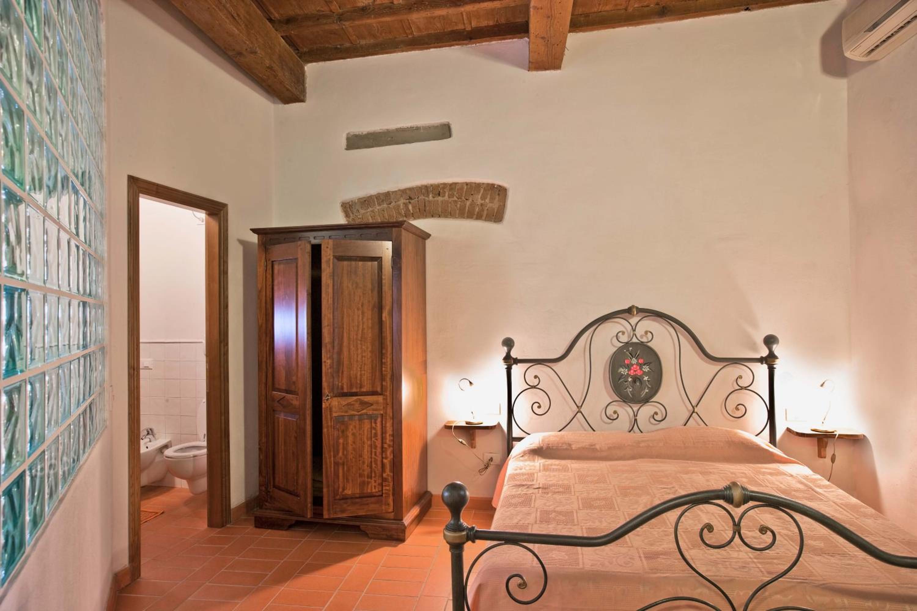 One-Bedroom Apartment (5 Adults)