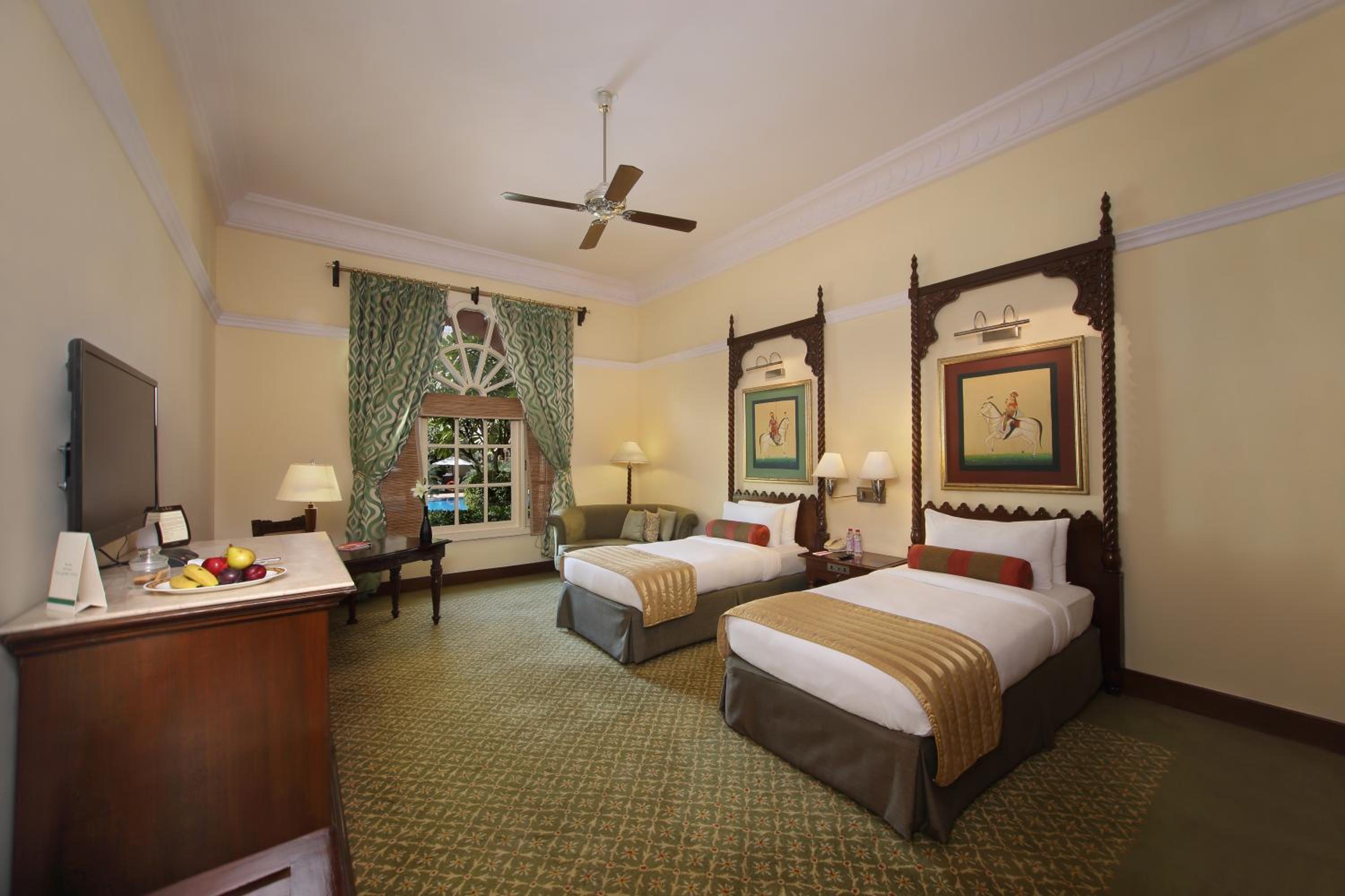Luxury Room Pool View Twin Bed - Photo 5