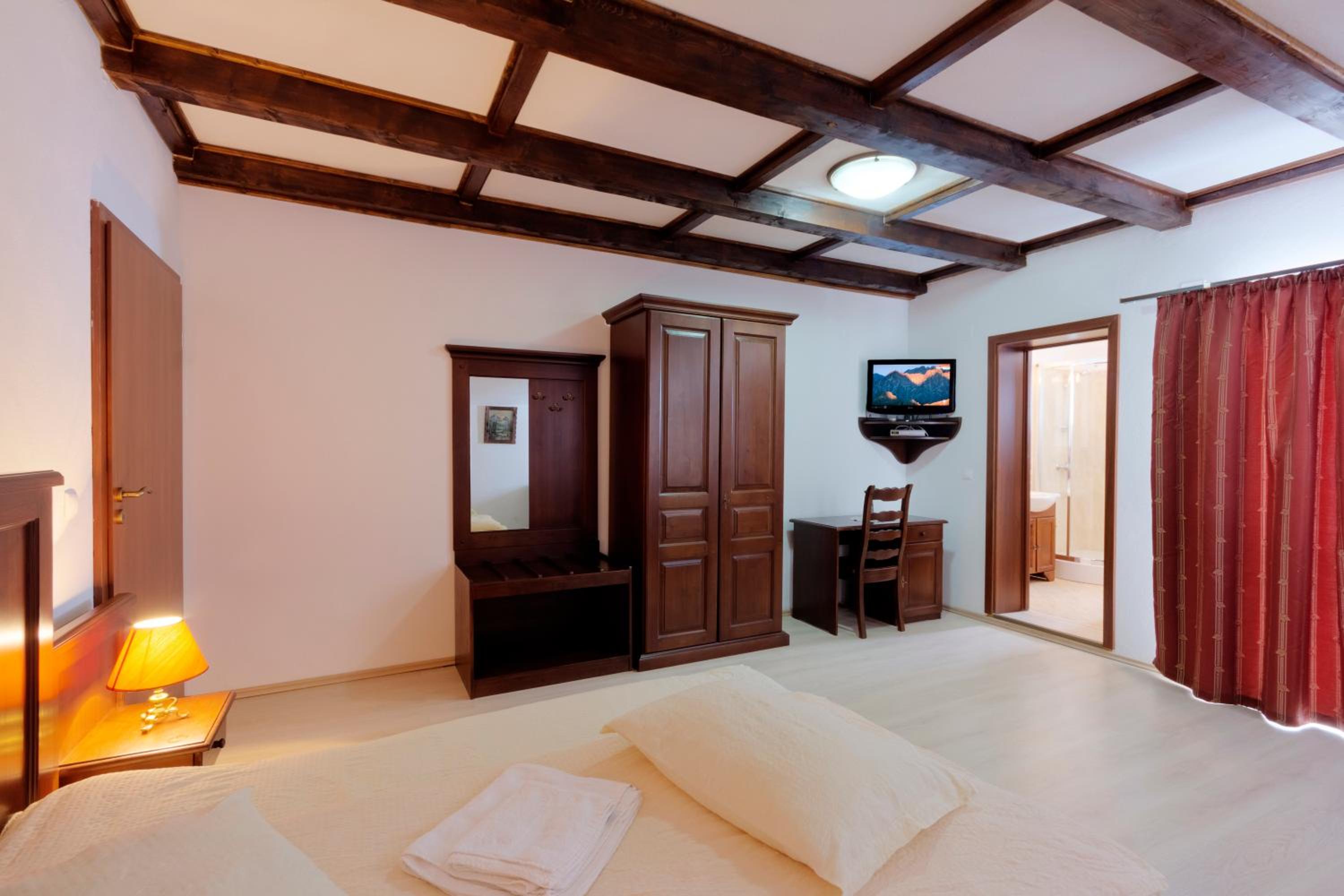 Family Room (2 Adults + 1 Child) photo 2