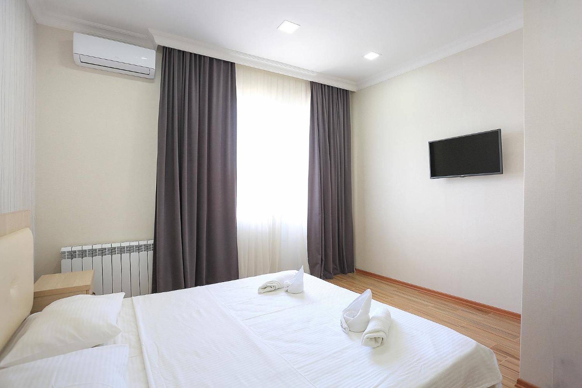 Deluxe Room (2 Adults + 1 Child) photo 1