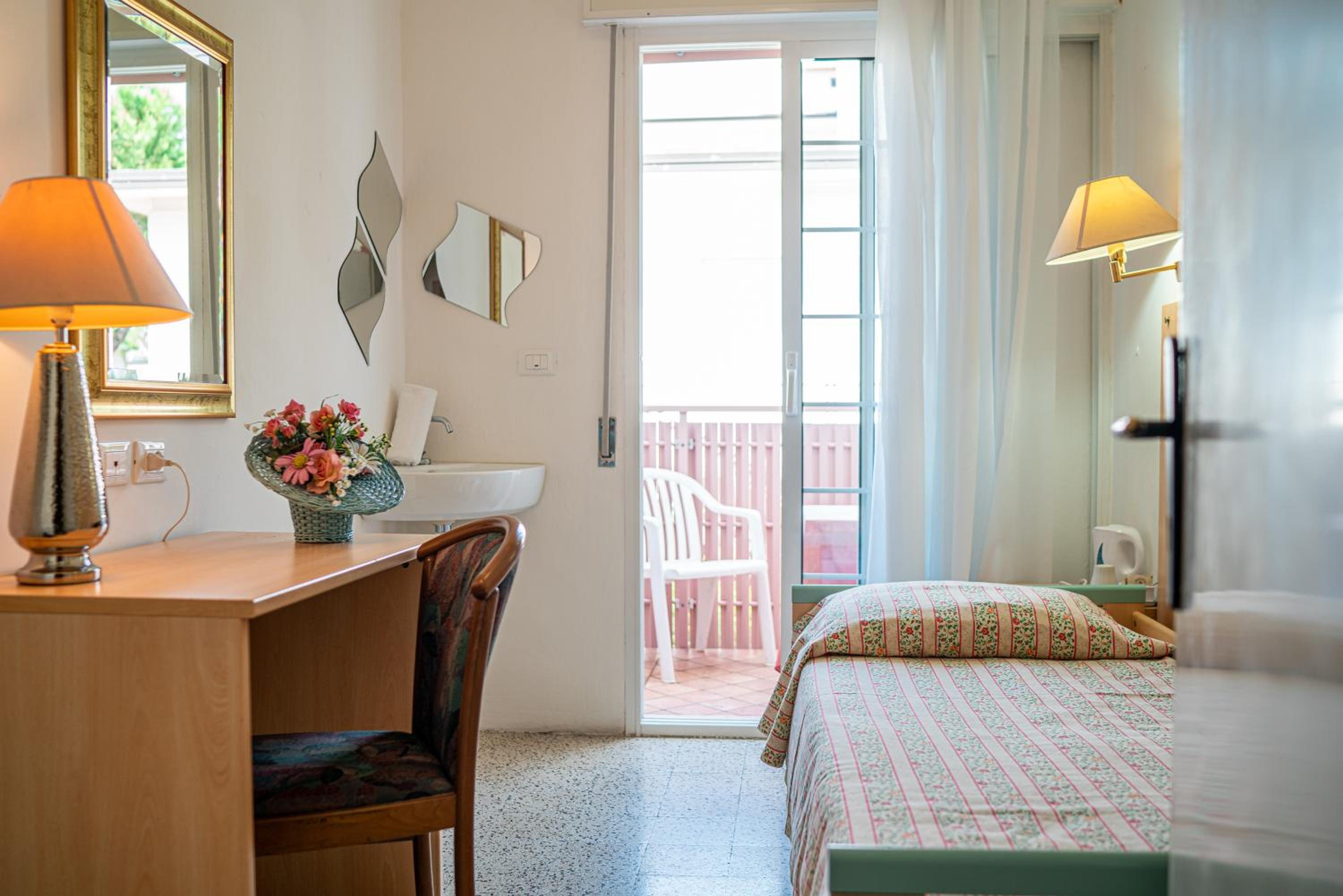 Single Room with Private External Bathroom photo 3