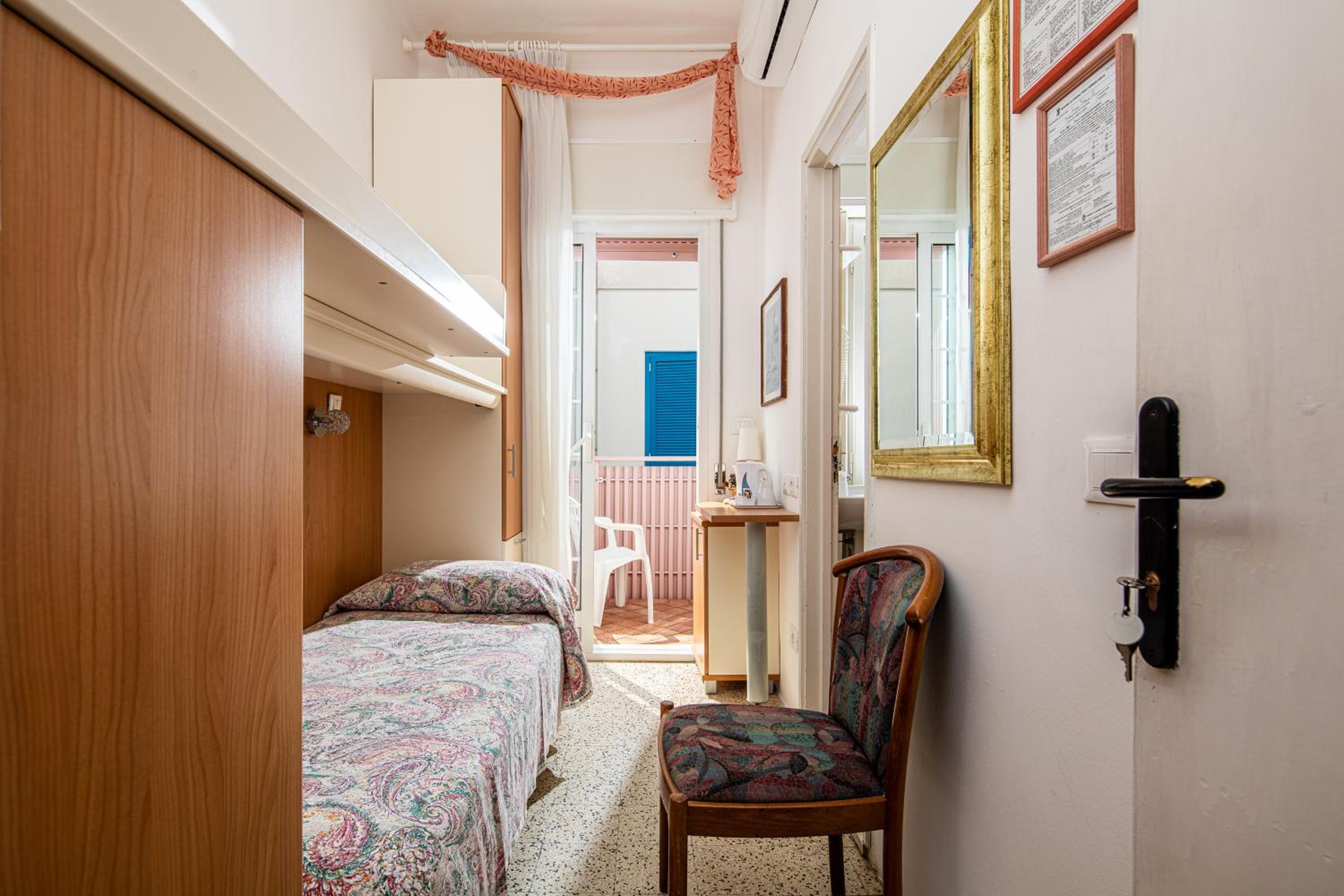 Classic Single Room with Balcony photo 1