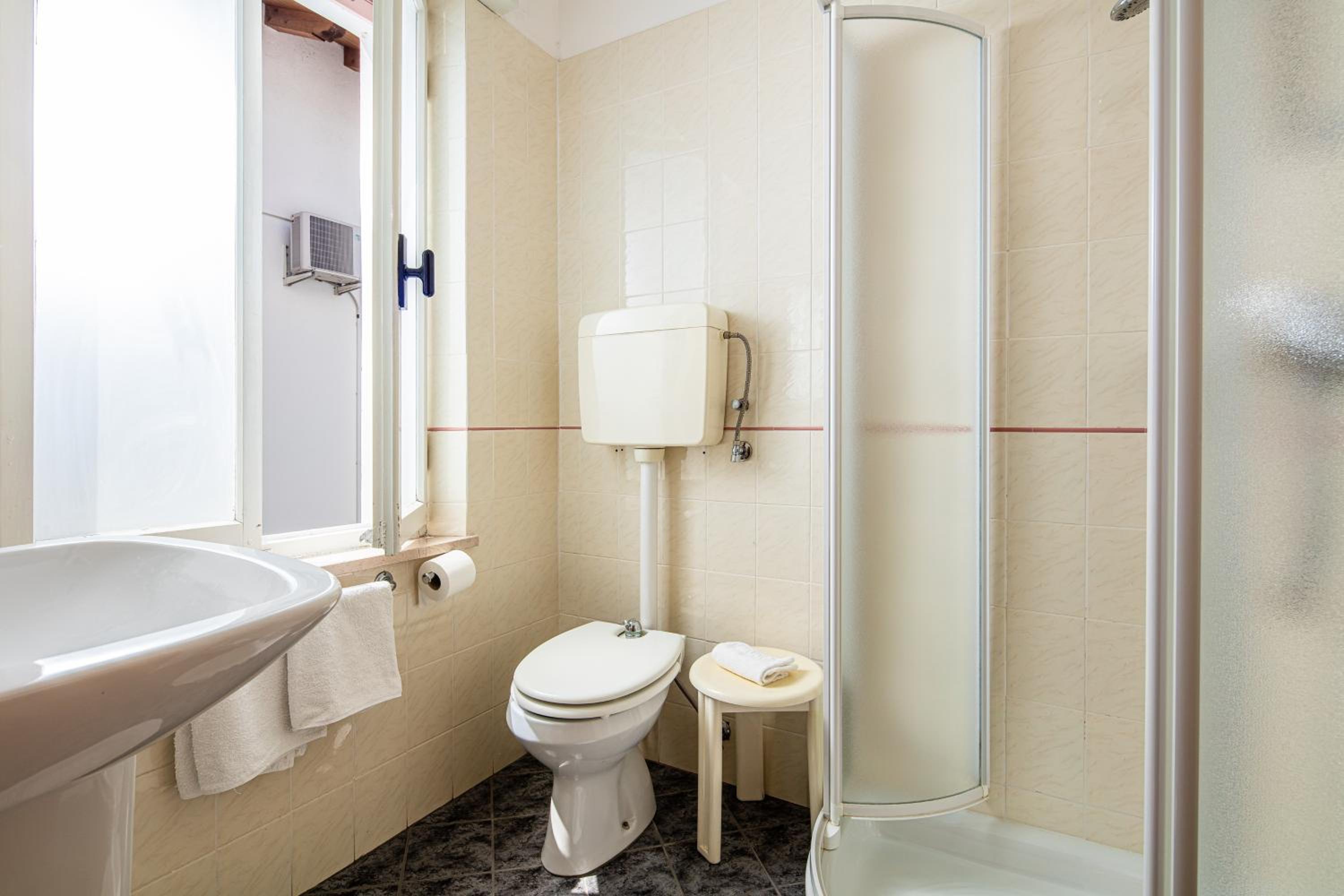Classic Single Room with Balcony photo 3