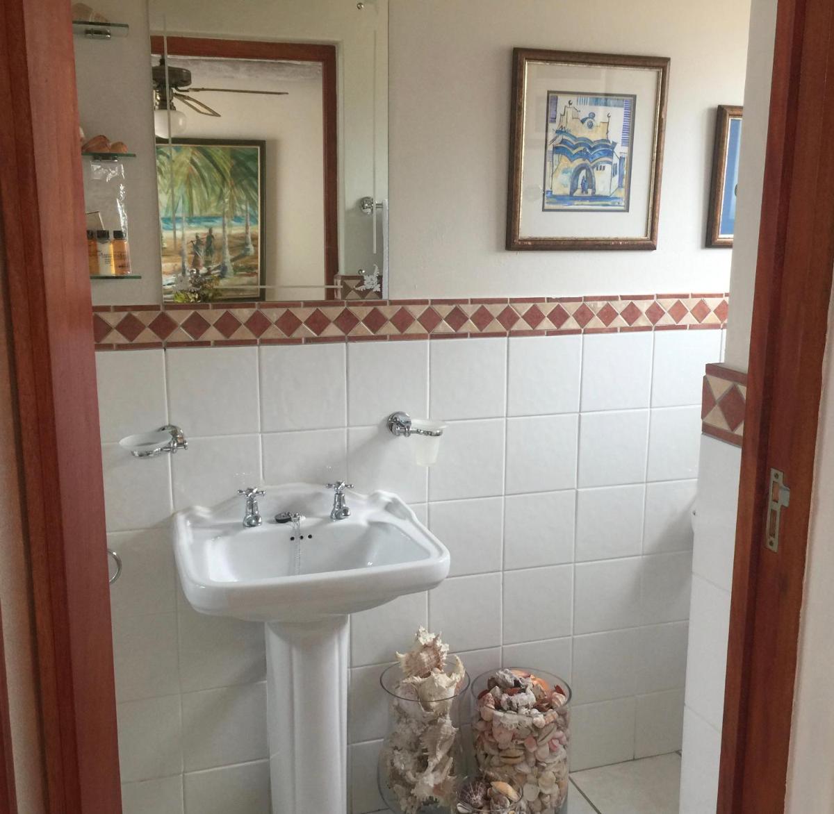 Deluxe King Suite photo 3