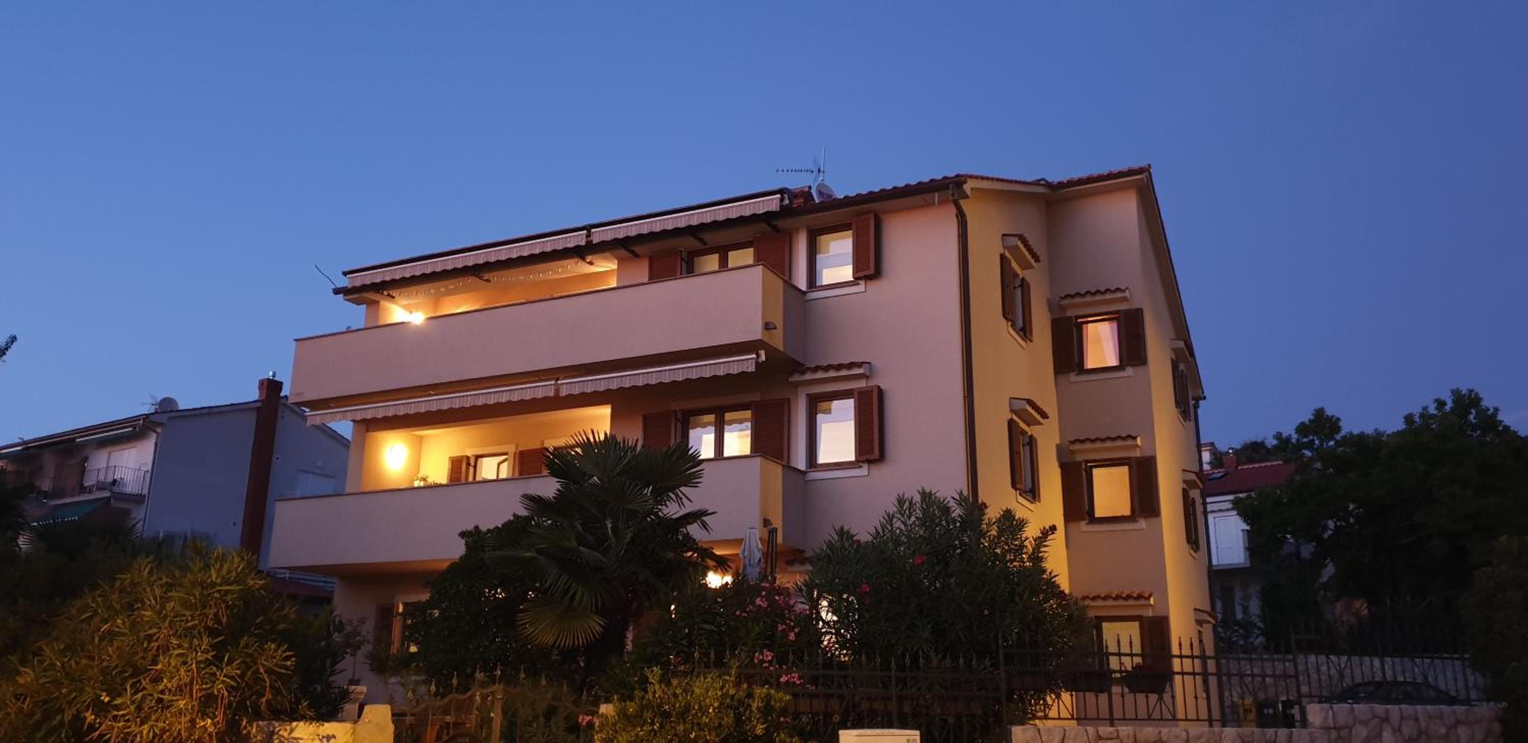 Apartment with Terrace - Photo 15