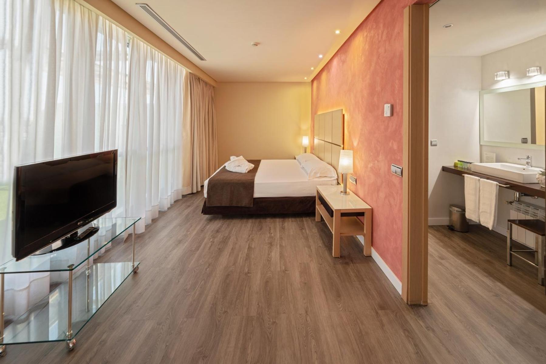 Presidential Suite with Hot Tub
