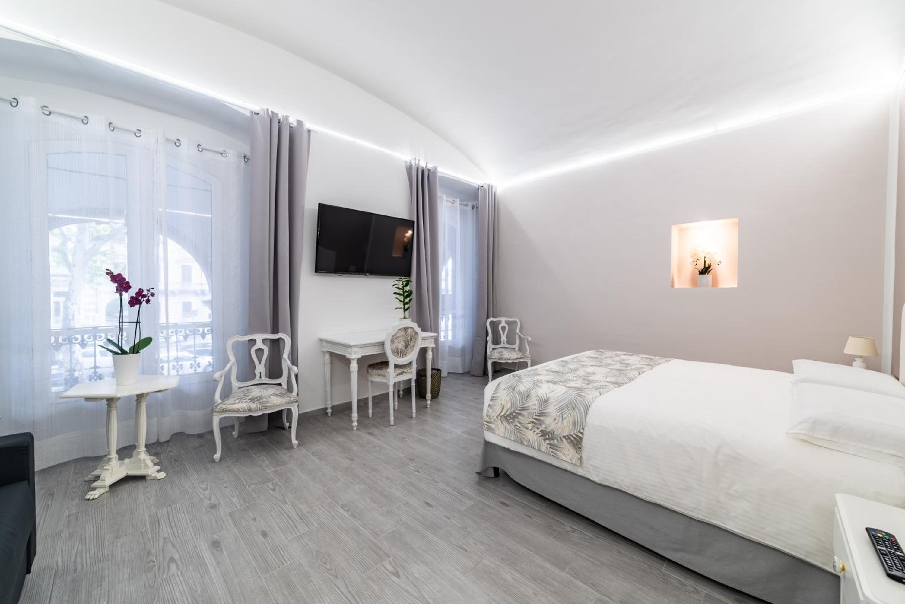 Large Double Room - Photo 8