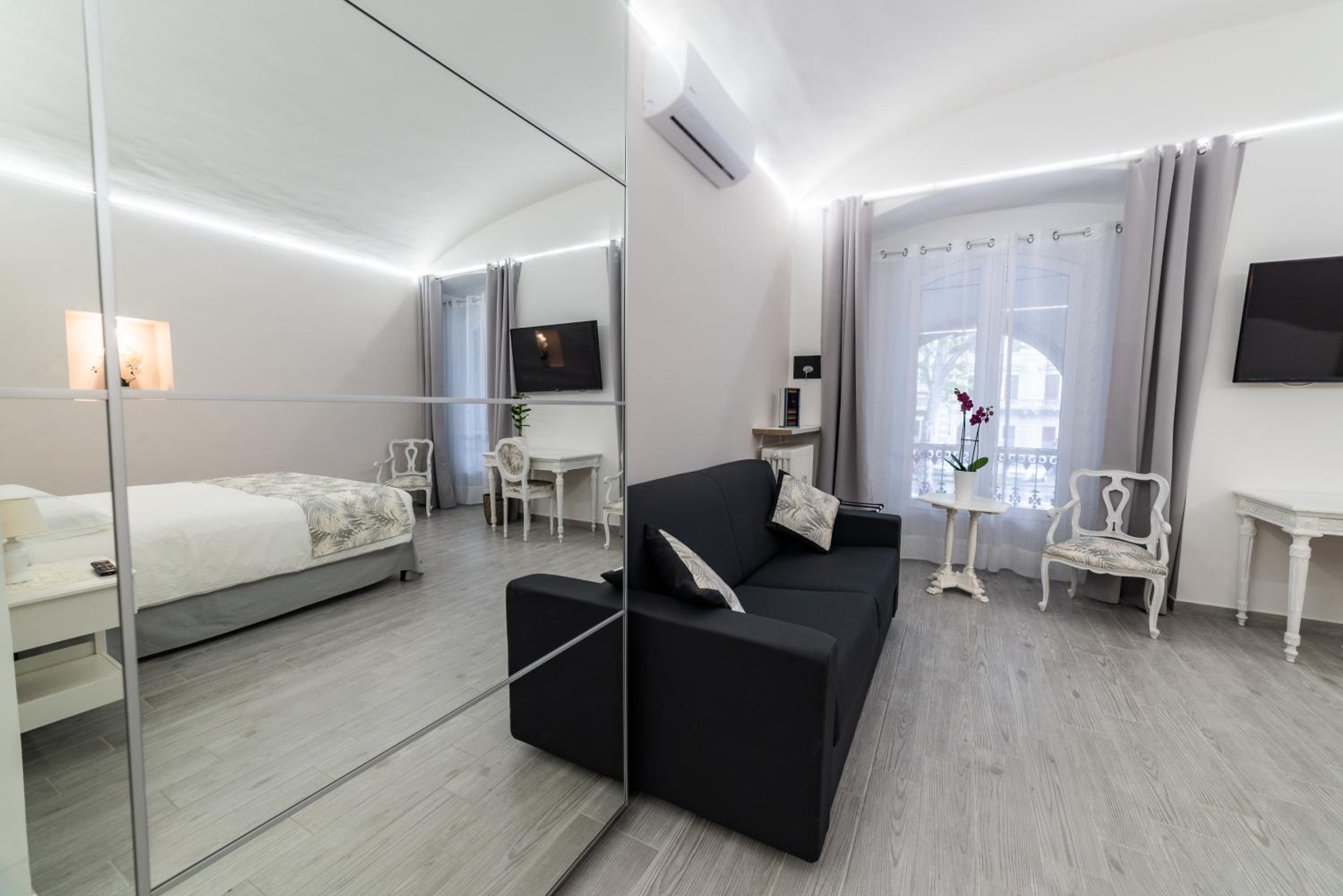 Large Double Room - Photo 9