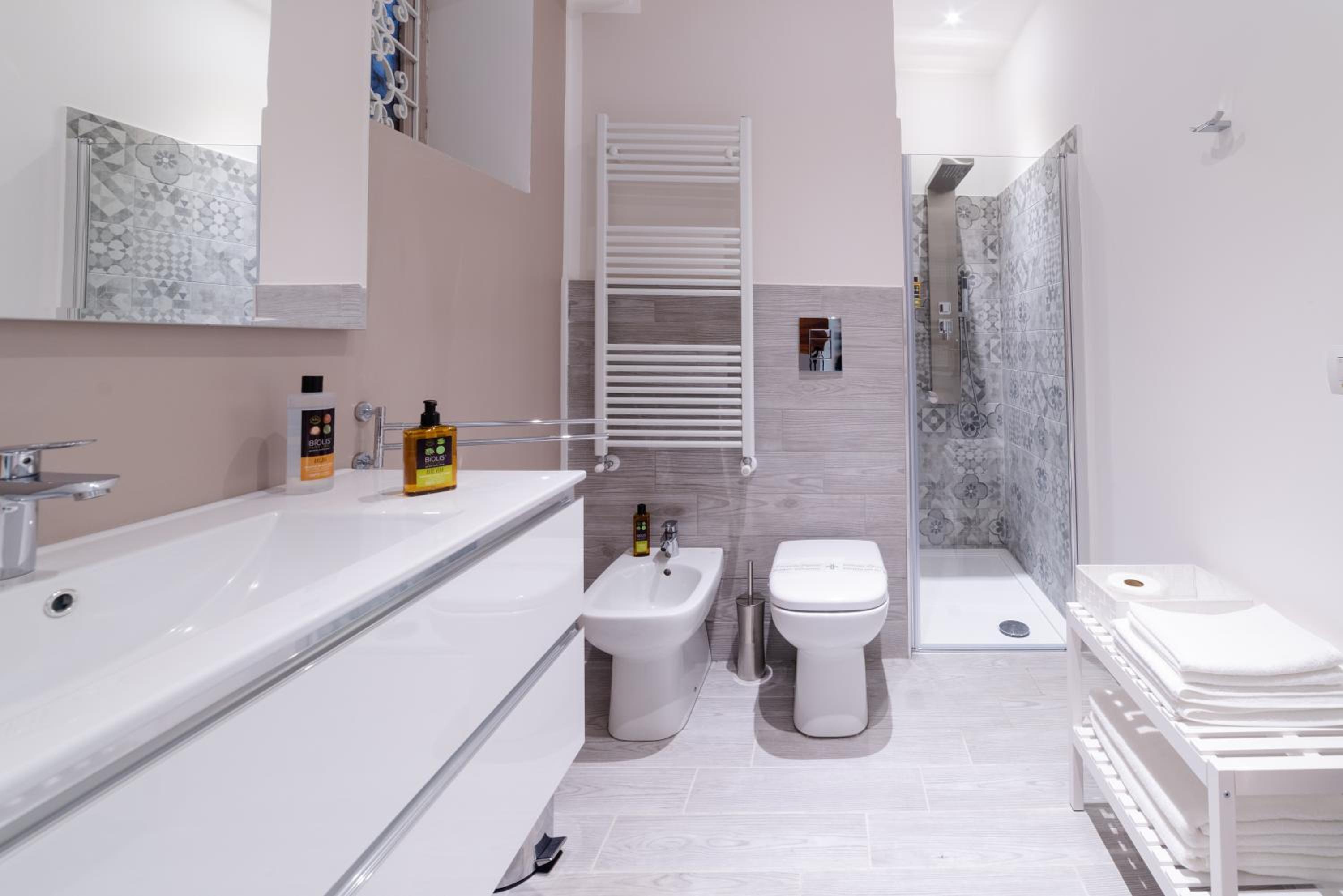 Double Room with Private Bathroom - Photo 8