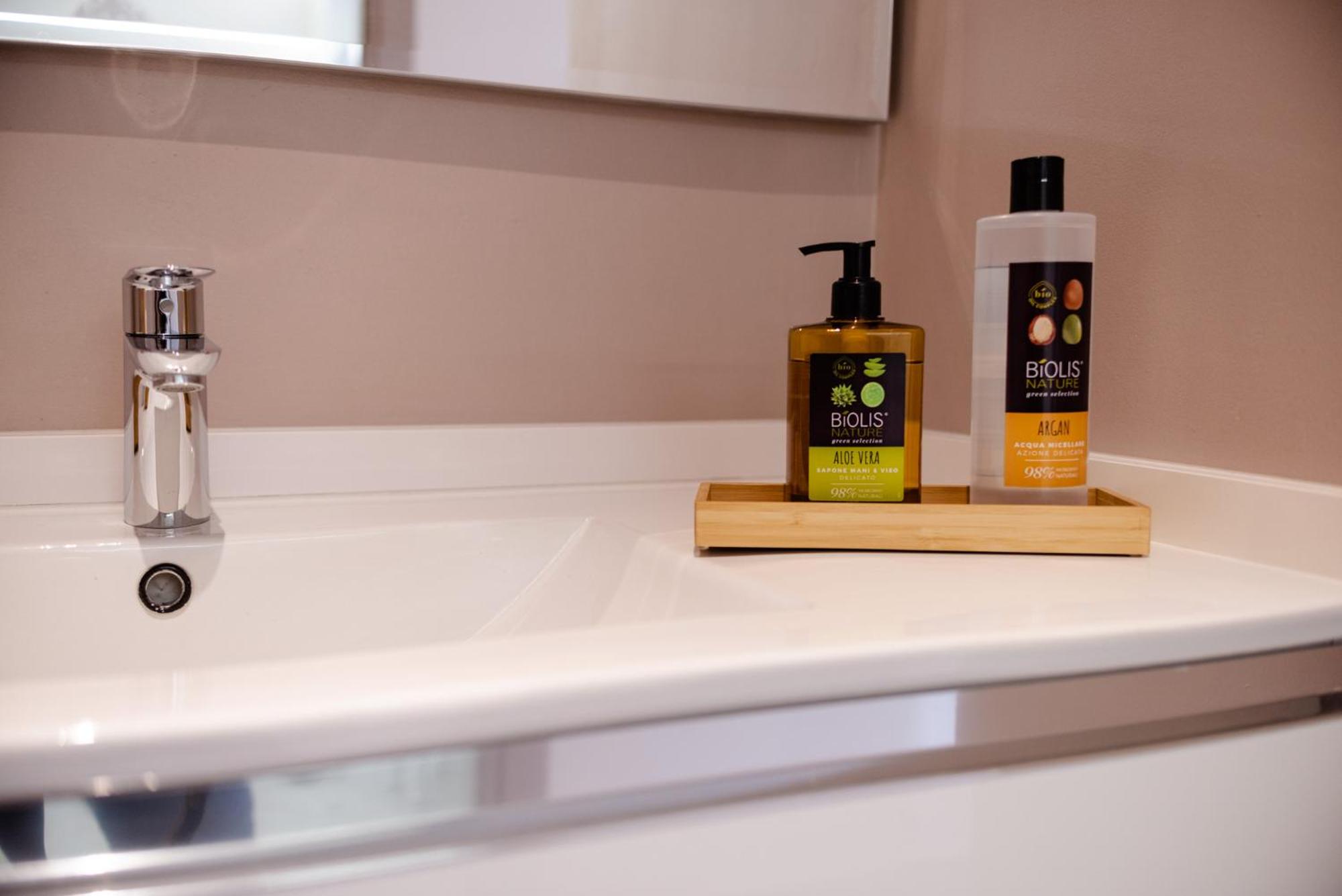 Double Room with Private Bathroom - Photo 2