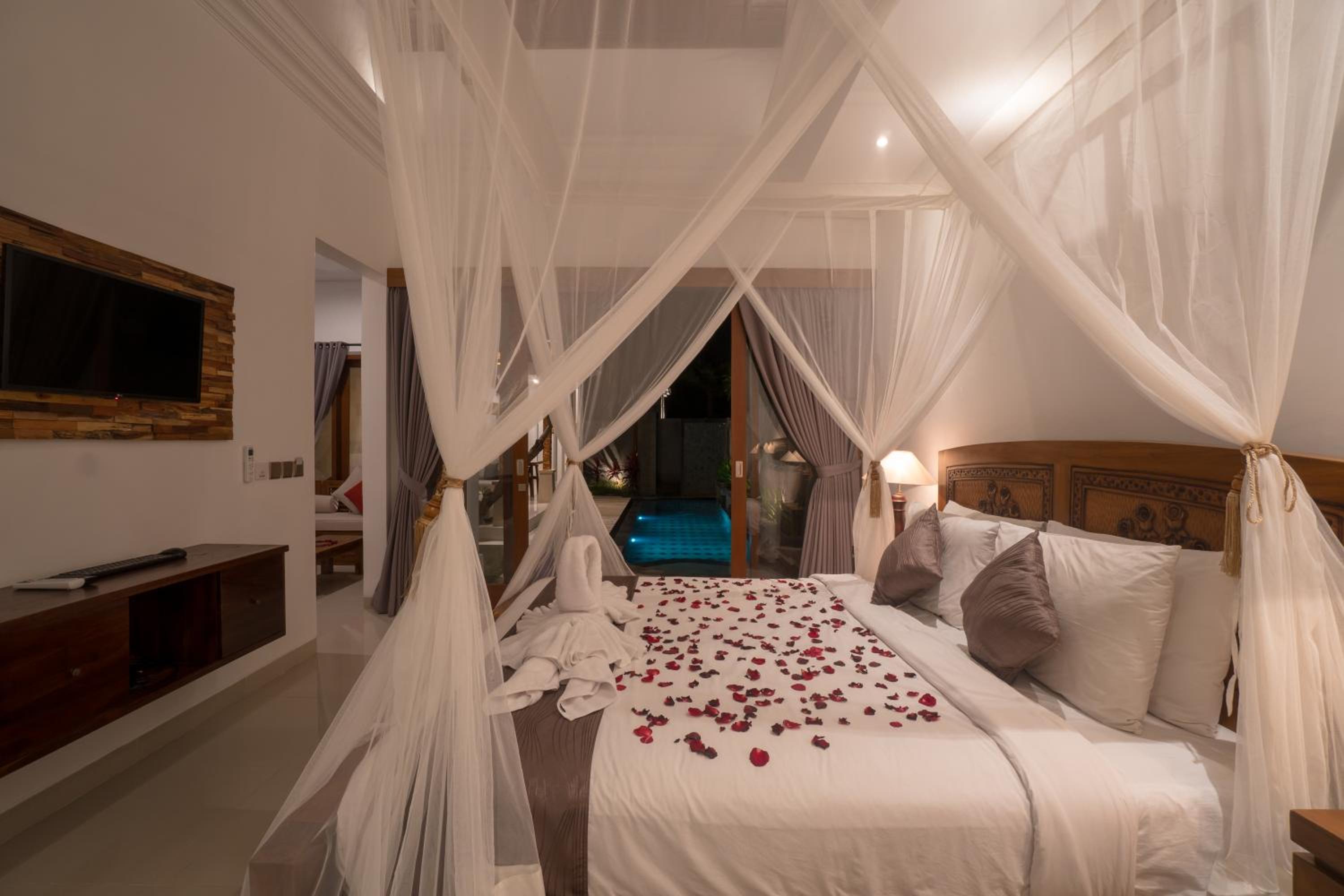 Villa with Private Pool photo 3