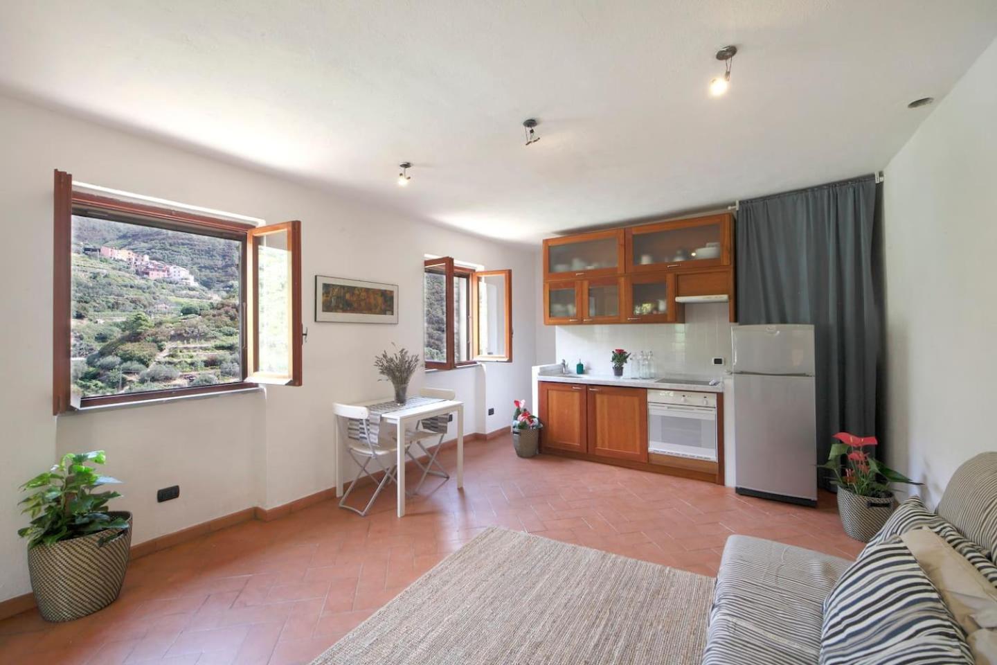 One-Bedroom House - Photo 9