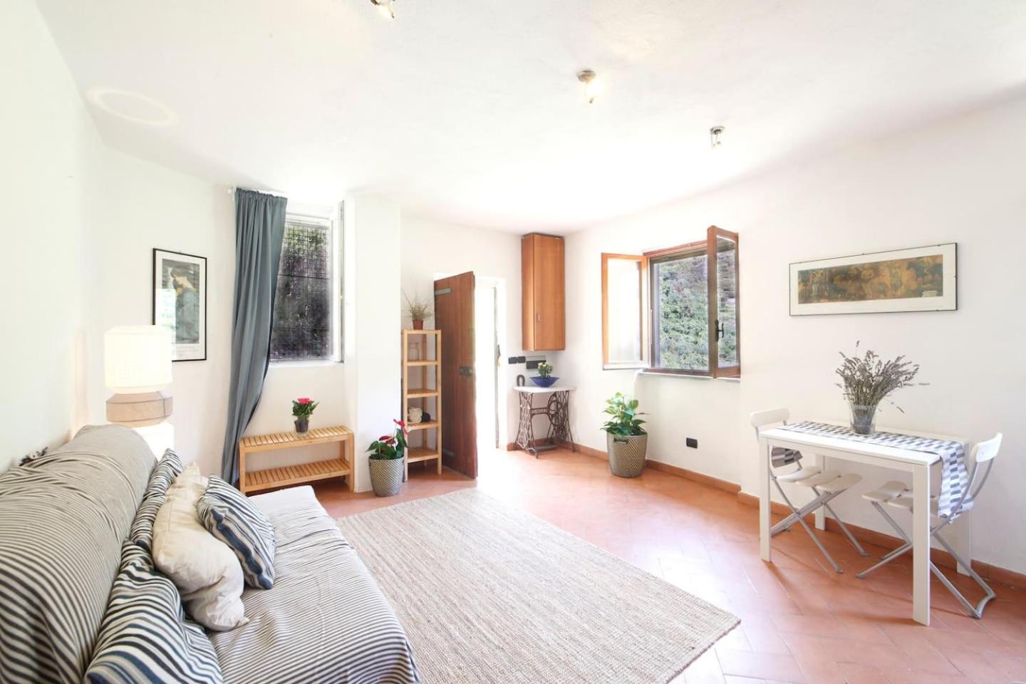 One-Bedroom House - Photo 16