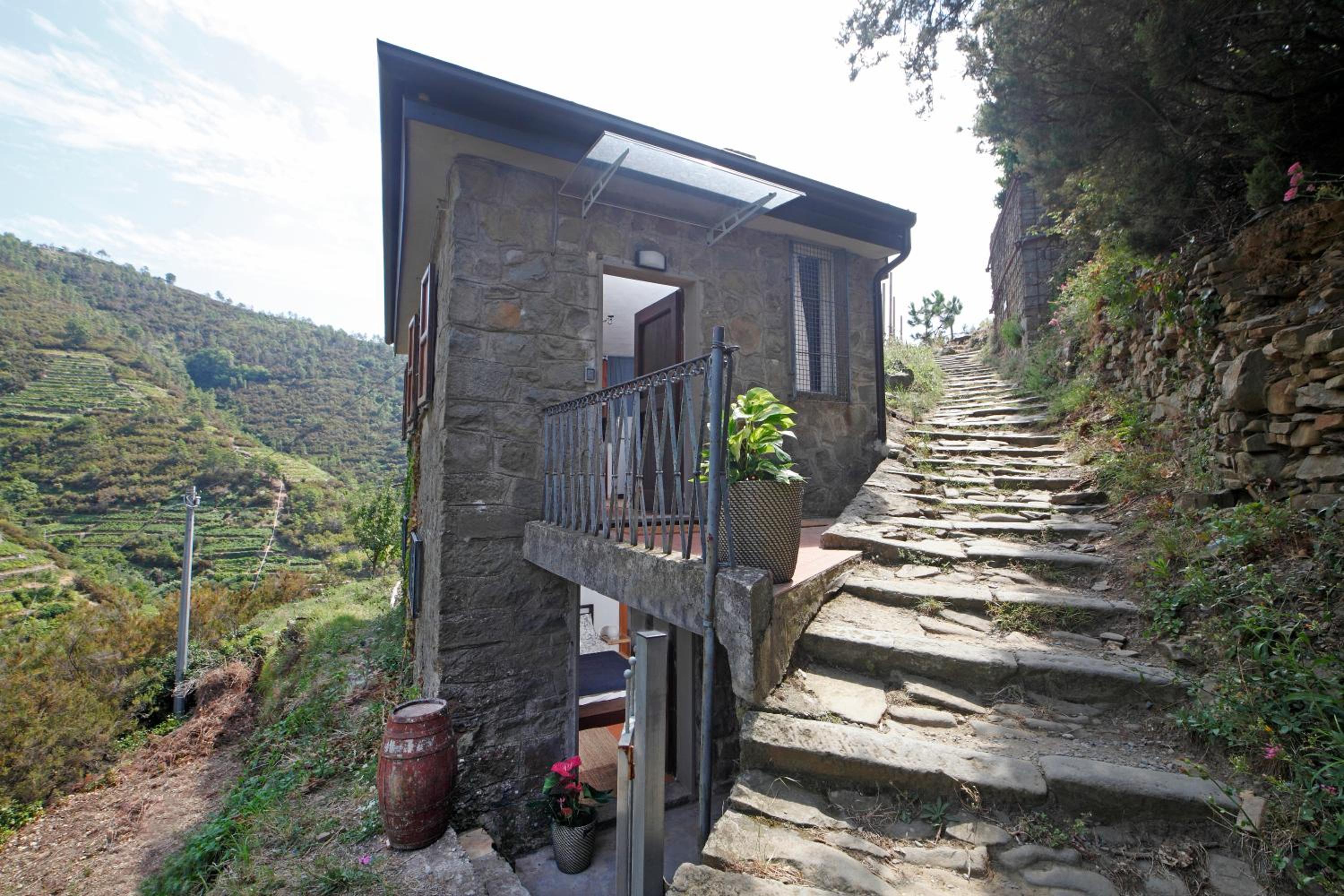 One-Bedroom House - Photo 6