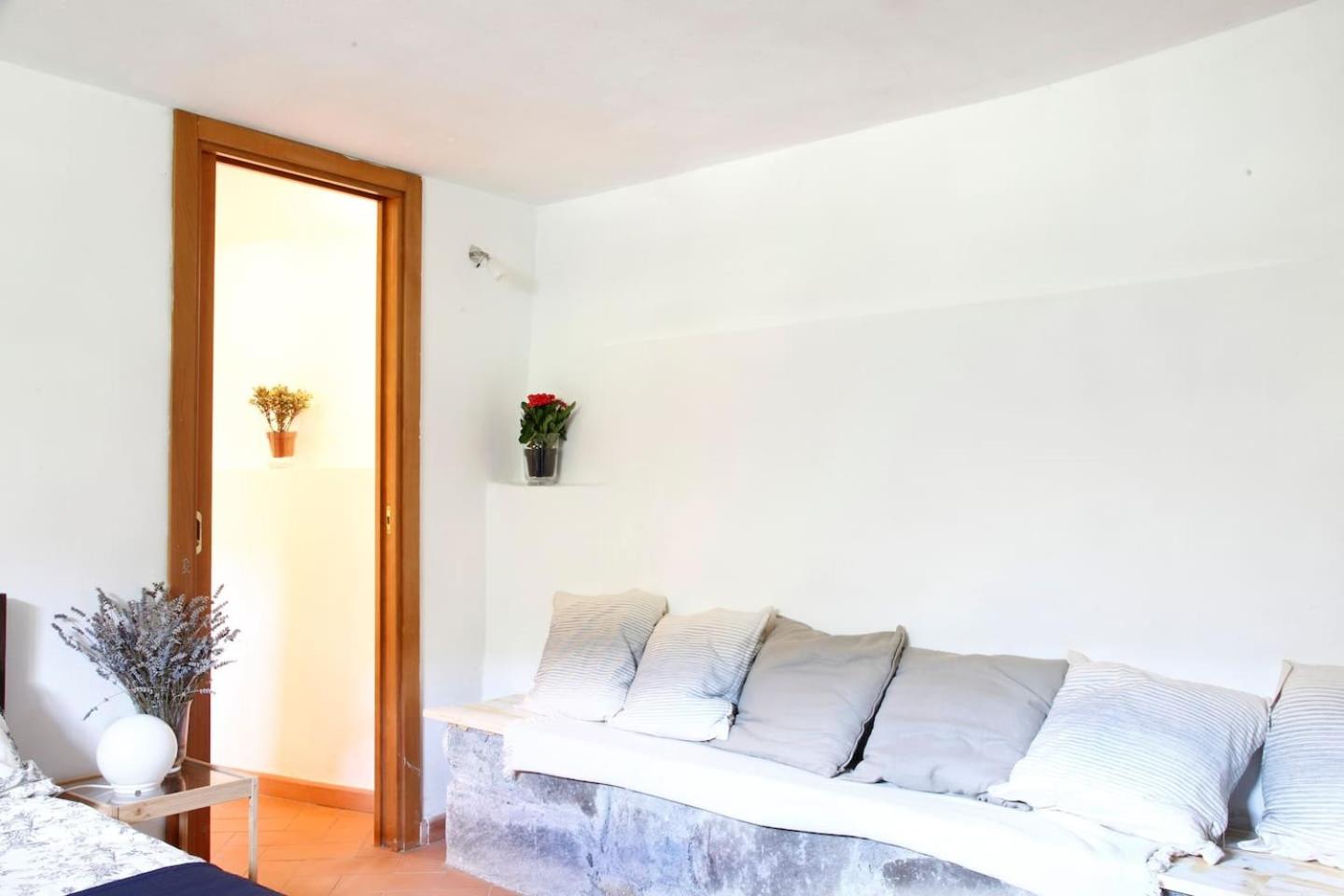 One-Bedroom House - Photo 10
