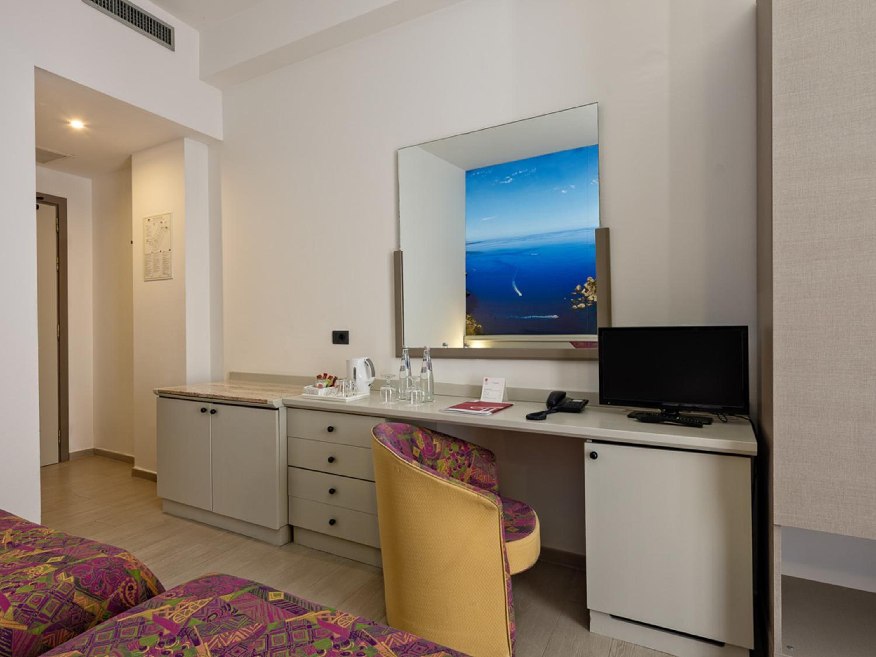 Standard Double/Twin Room - Photo 9