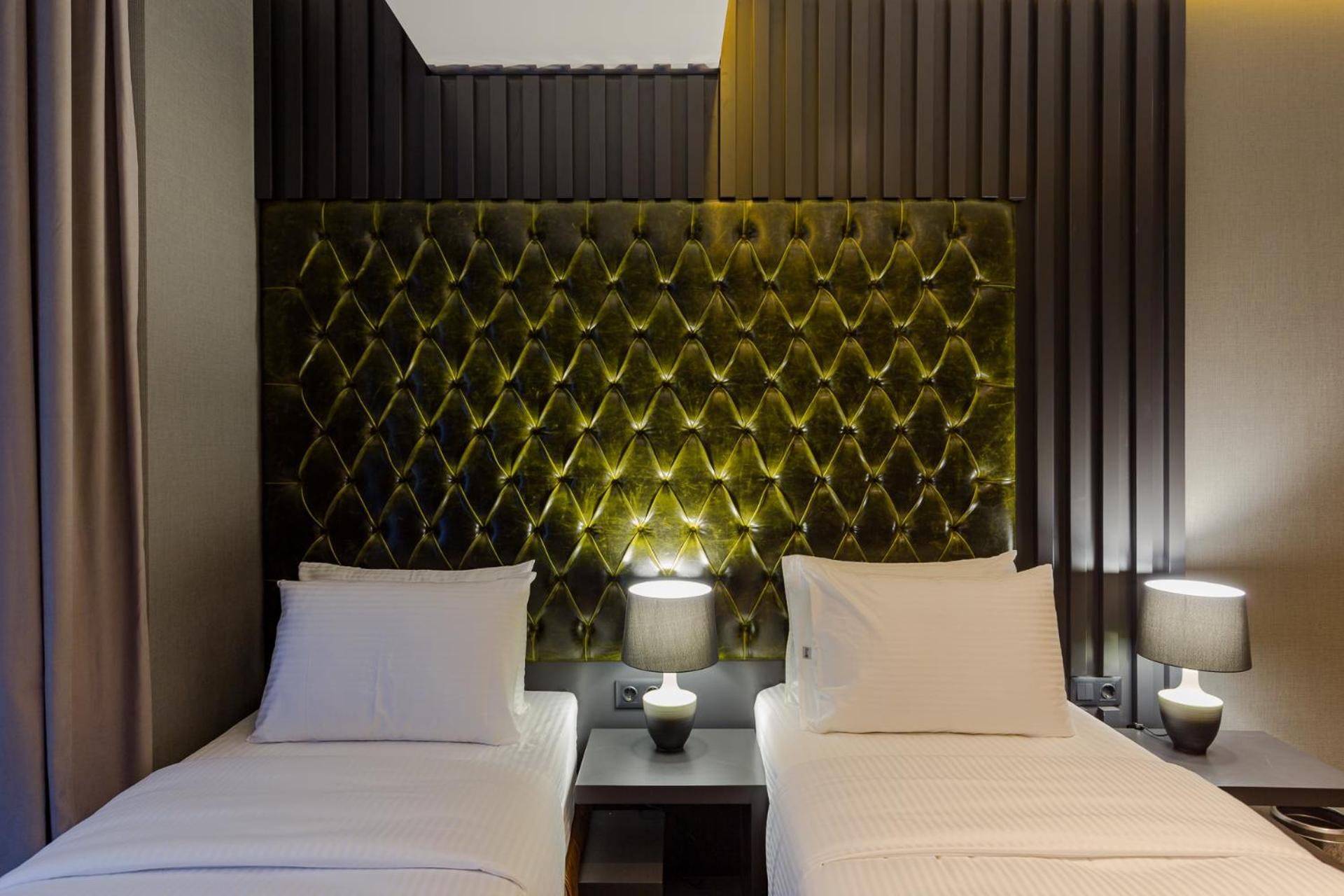 מלון טאפי רוז׳ דיזיין בוטיק בטומי — Deluxe Twin Room