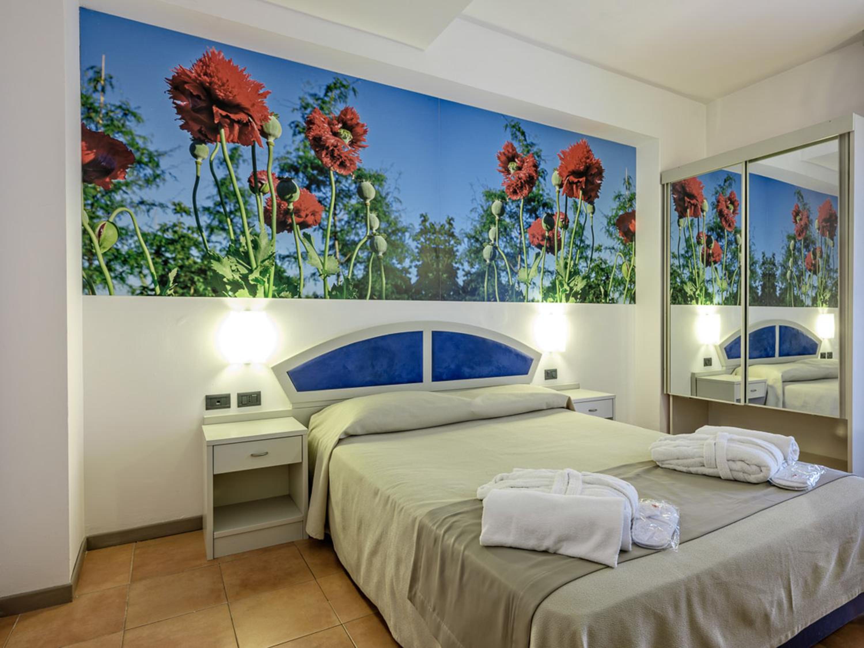 Double or Twin Room with Partial Sea View - Photo 7