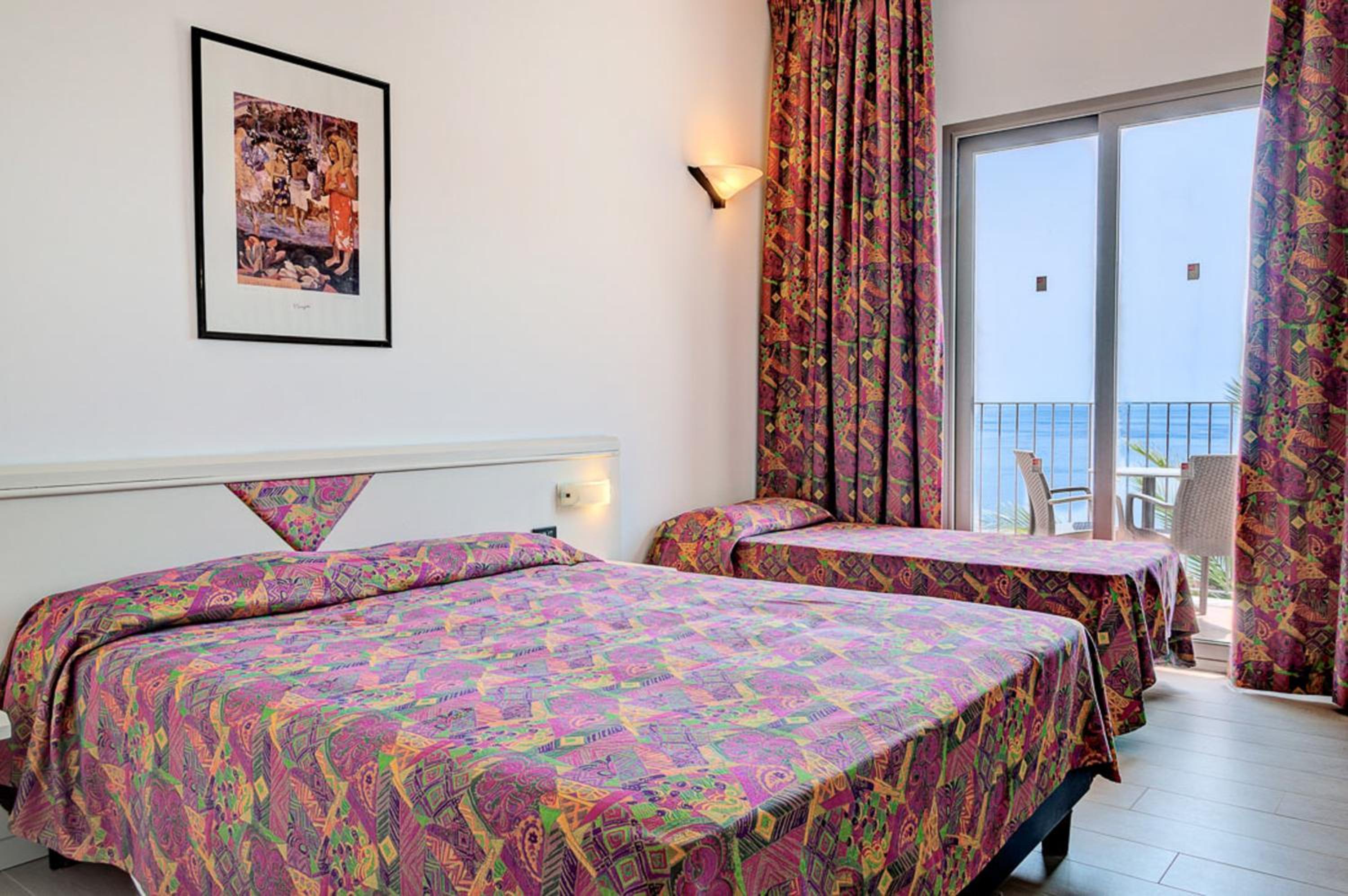 Double or Twin Room with Partial Sea View - Photo 21