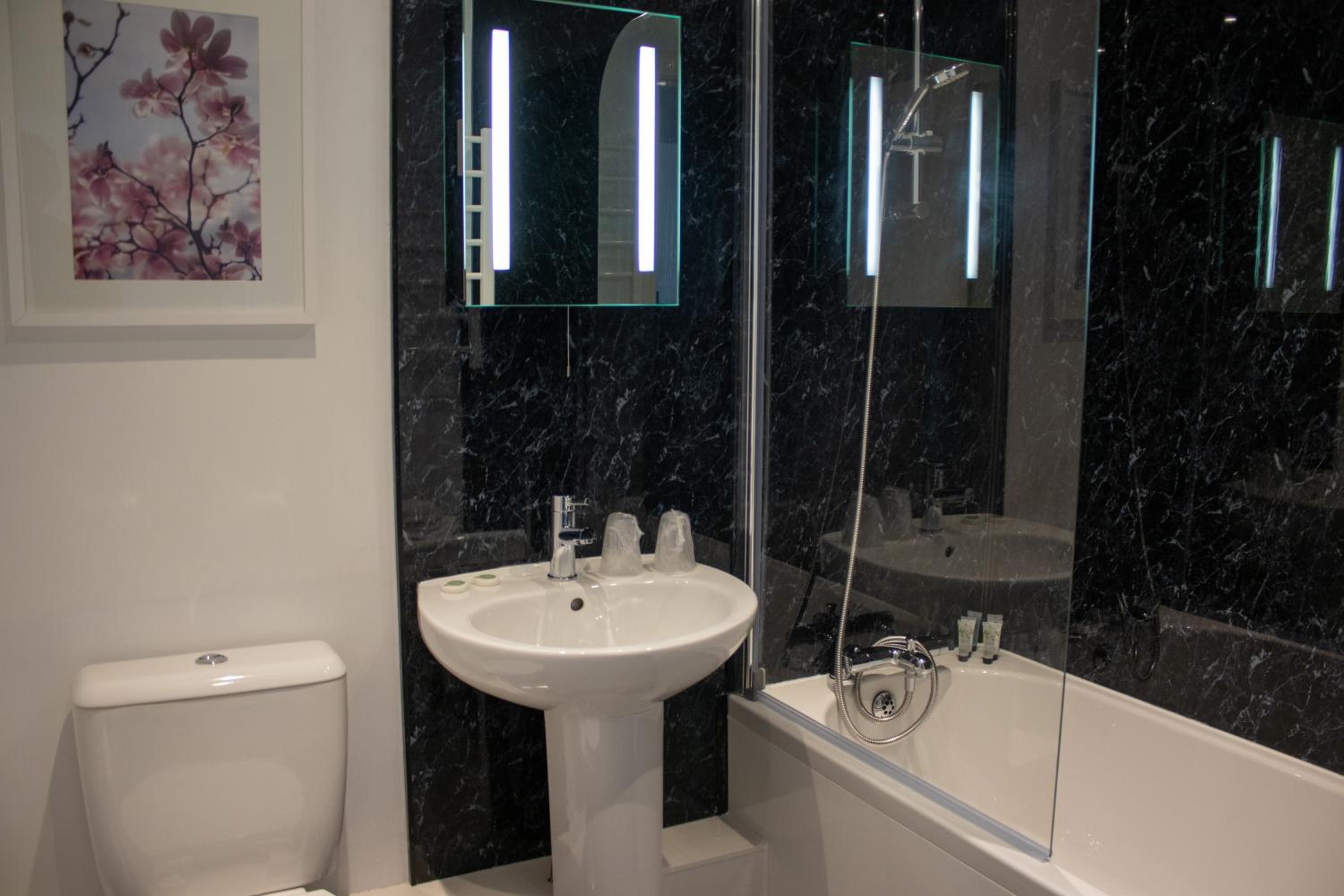 Double Room - Photo 11
