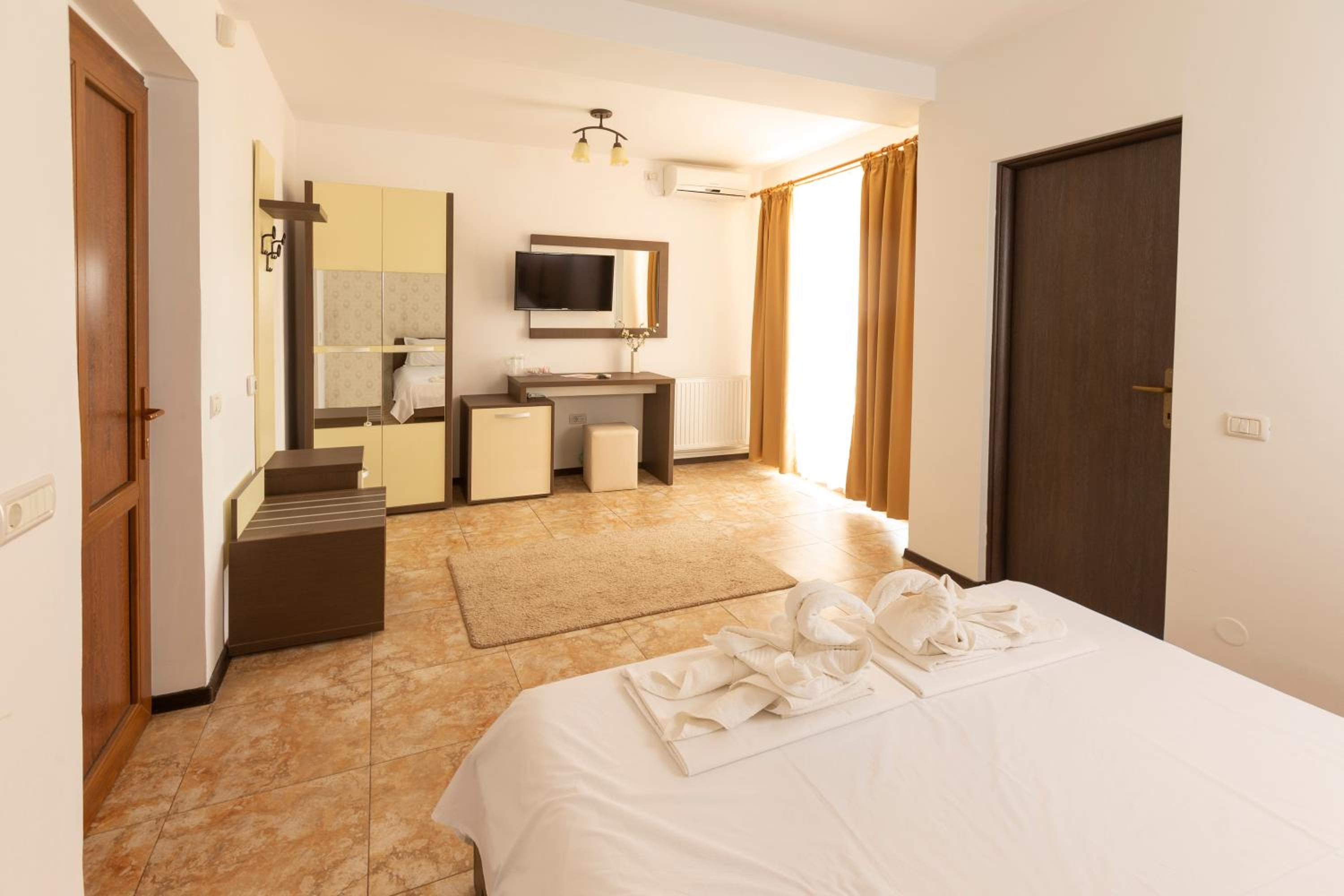 Twin Room - Photo 4