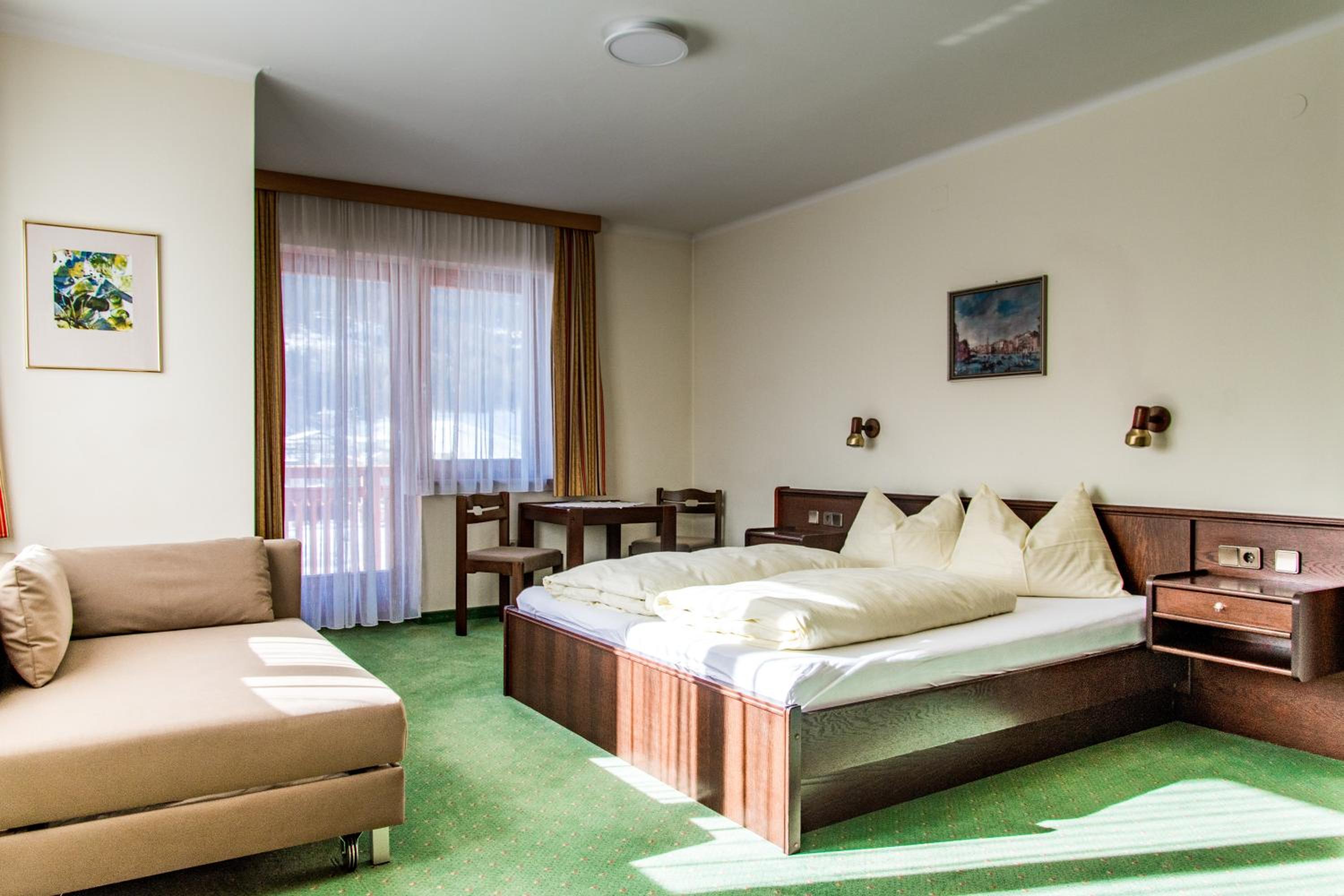 One-Bedroom Apartment with Balcony photo 1